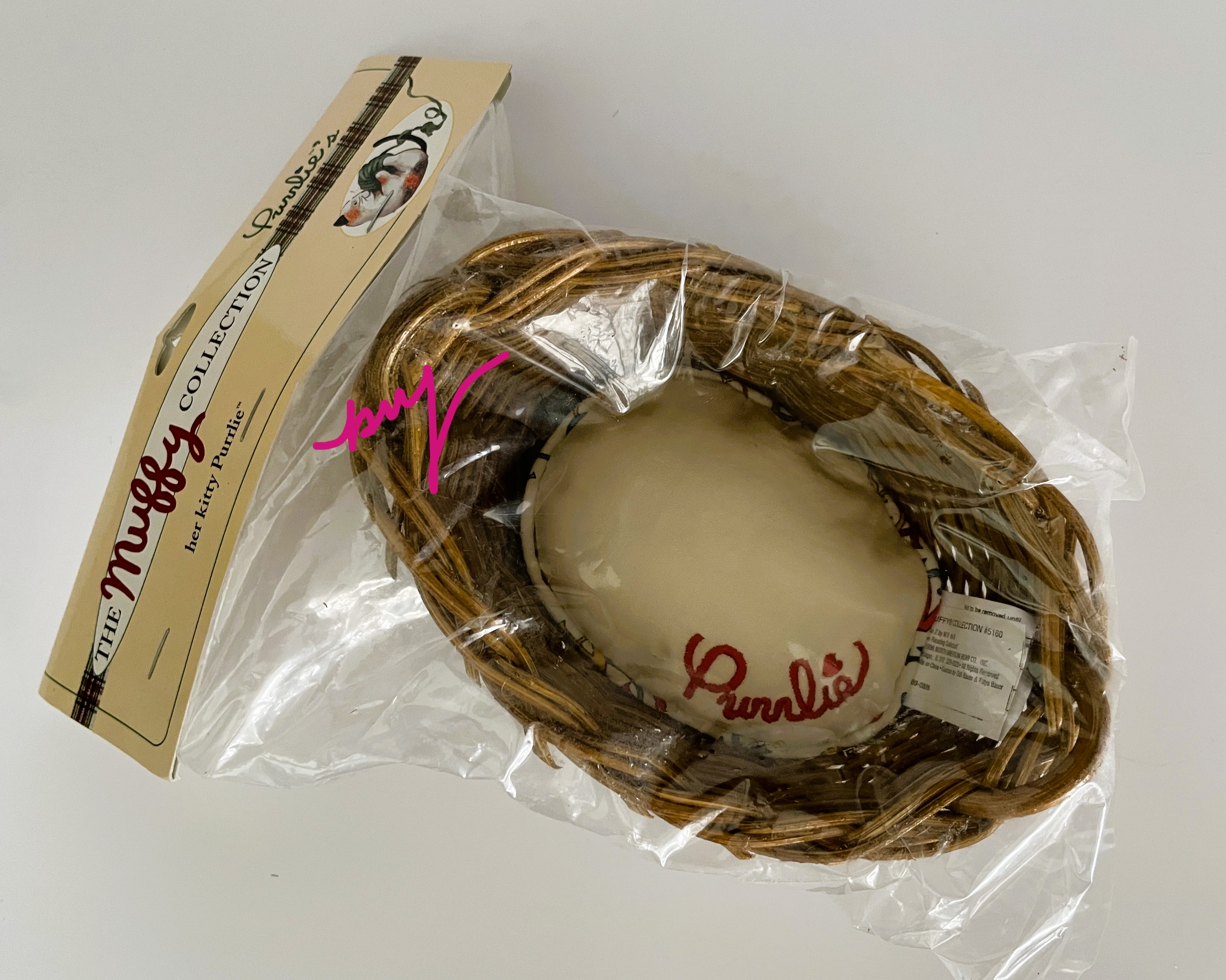 A to Z by M. V.deB.: The Reading Collection Purrlie's BASKET & CUSHION Bed