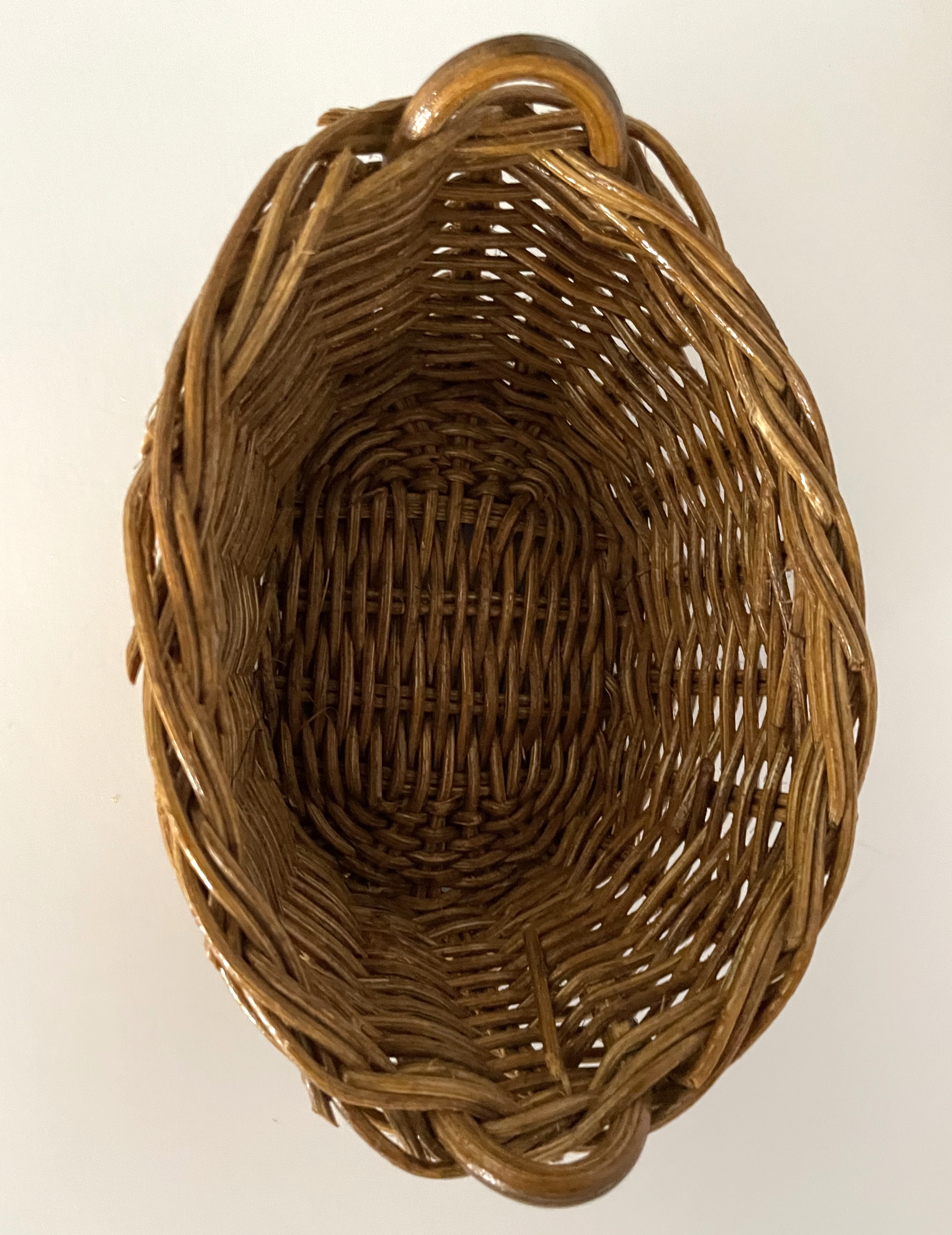 A to Z by M. V.deB.: The Reading Collection Purrlie's BASKET & CUSHION Bed