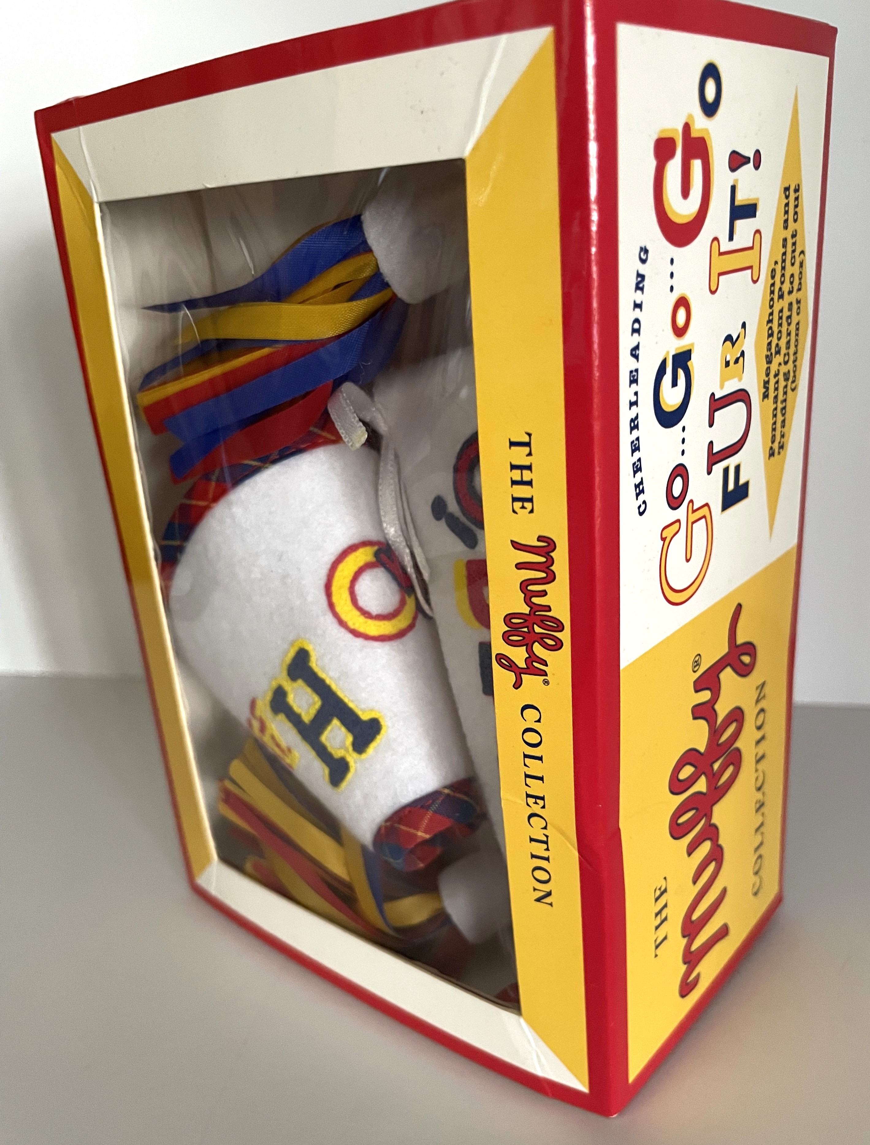 Cheerleading: Go Go Go Fur It - MEGAPHONE, PENNANT & POMS SET