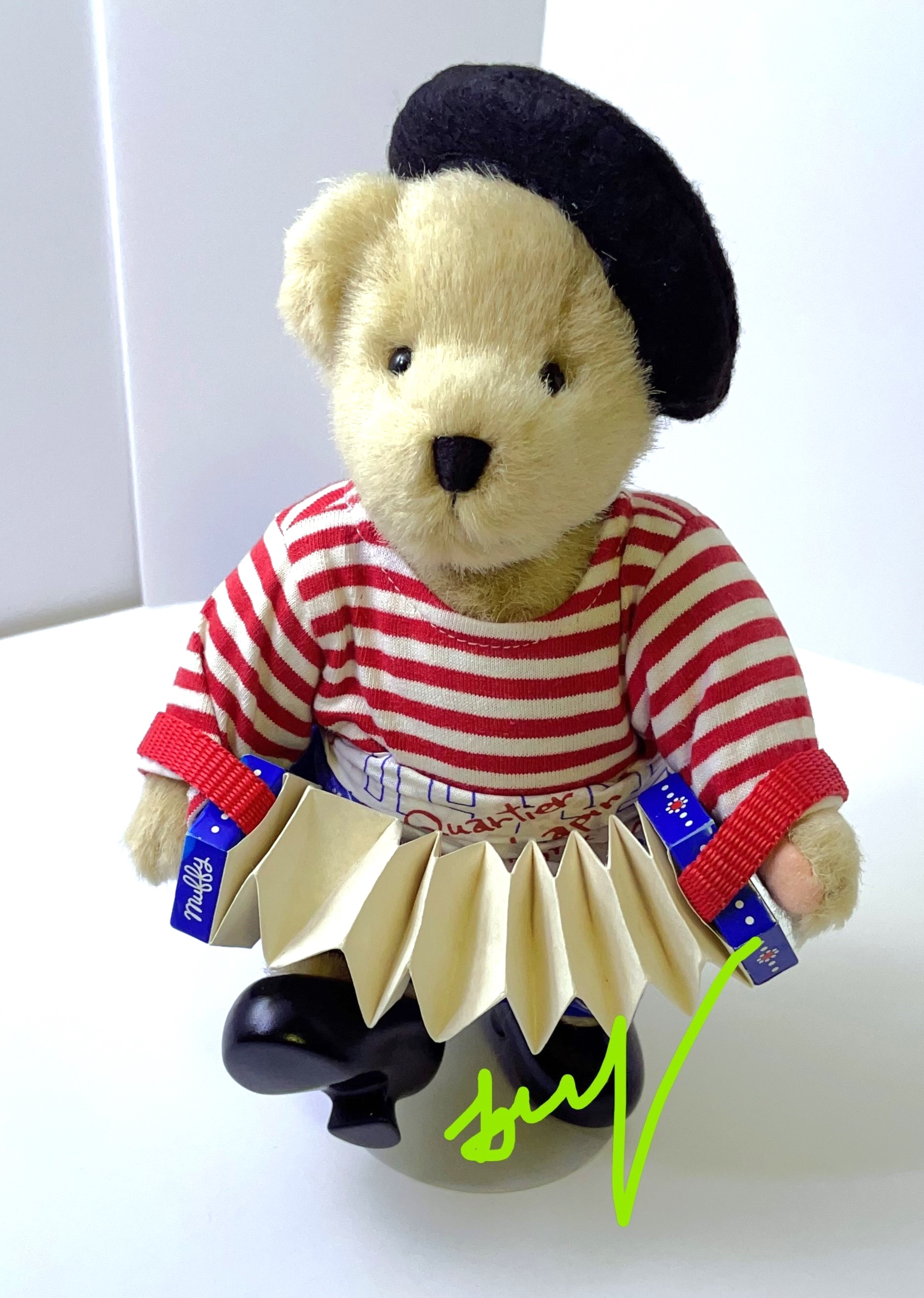 Paris Bistrot: Le Lapin Rotund "ZE CABEARET SINGER" Factory-dressed MUFFY Bear