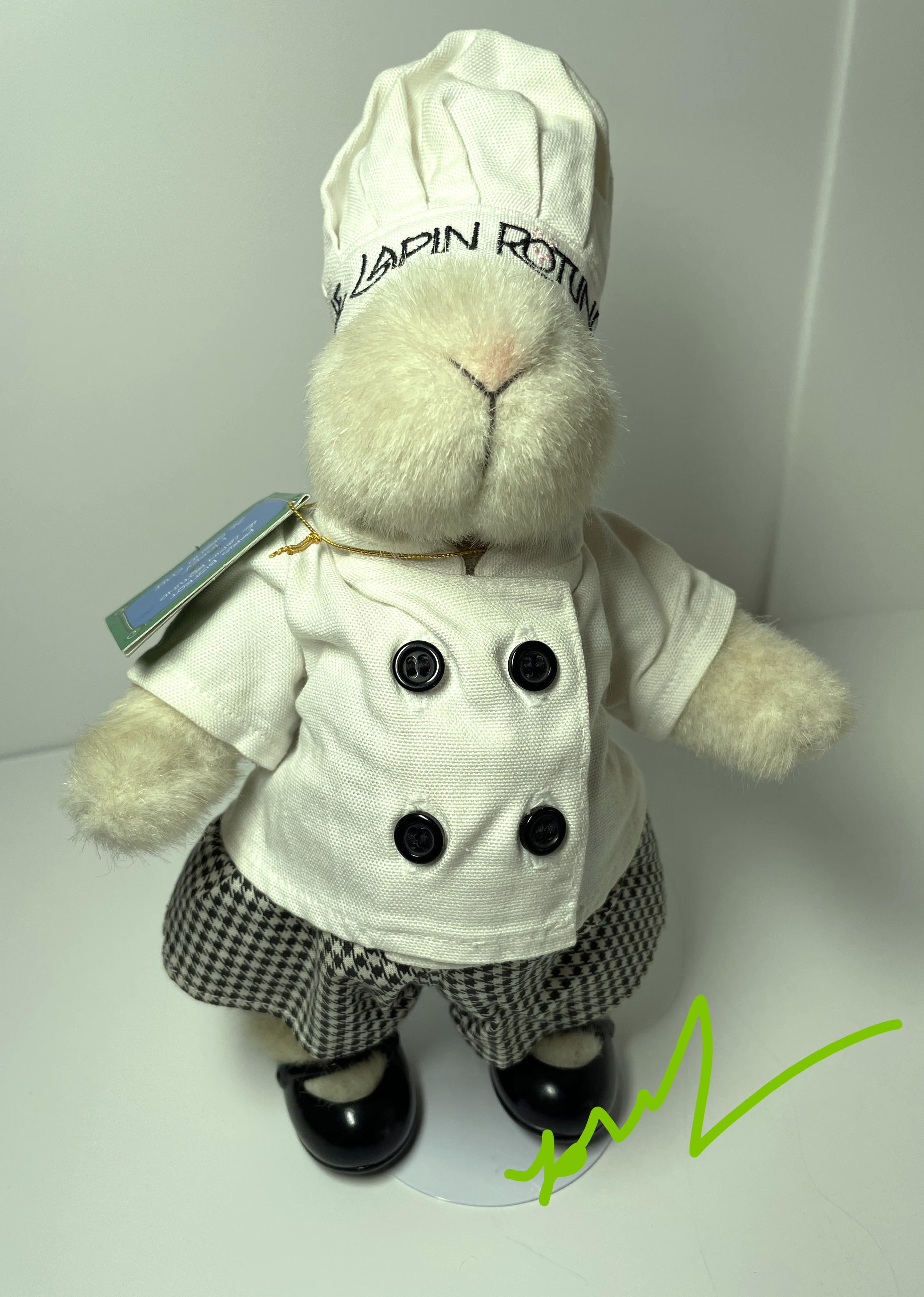 Paris Bistrot: Le Lapin Rotund "ZE GRAND CHEF" Factory-dressed HOPPY VanderHare