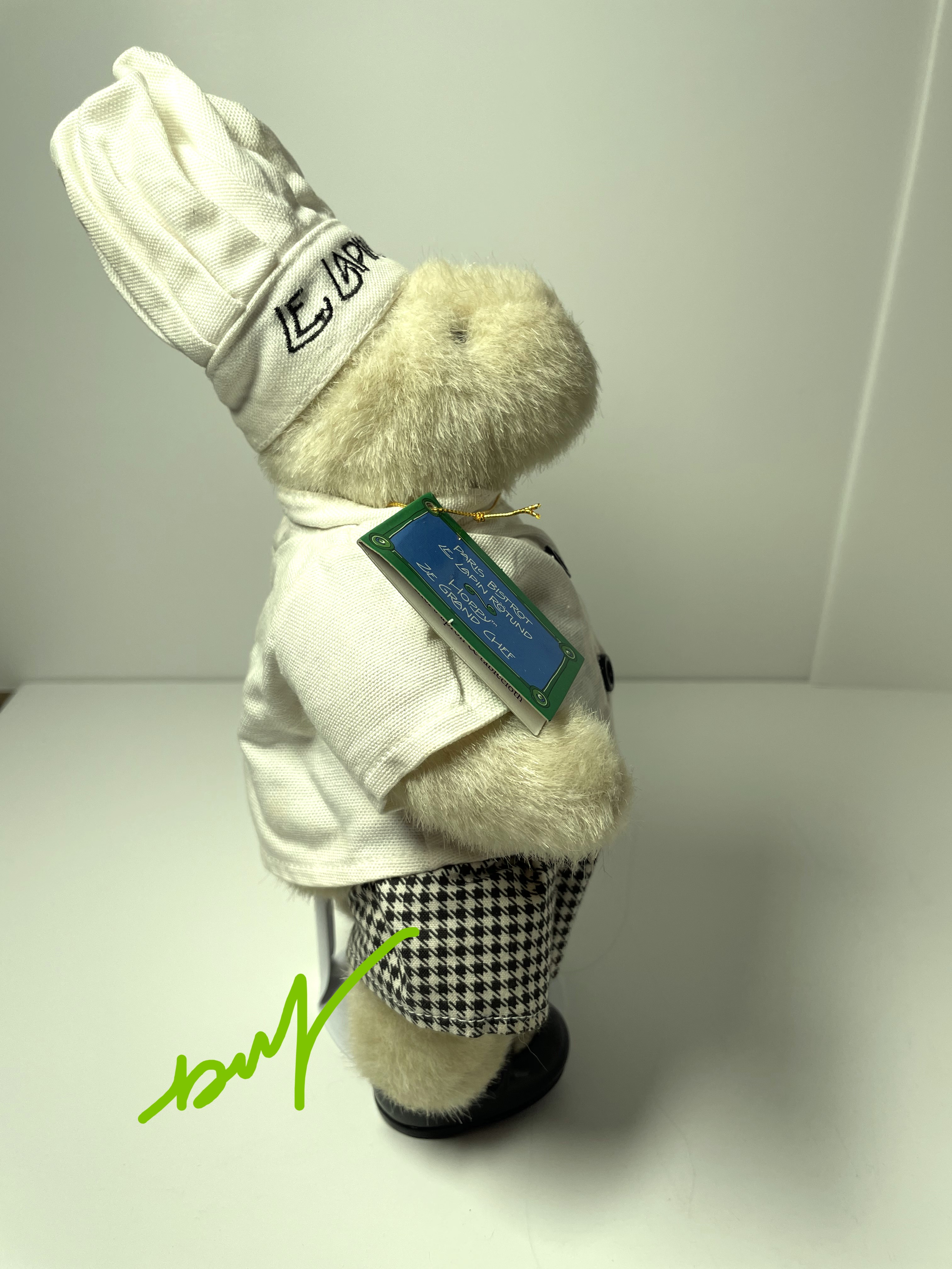 Paris Bistrot: Le Lapin Rotund "ZE GRAND CHEF" Factory-dressed HOPPY VanderHare