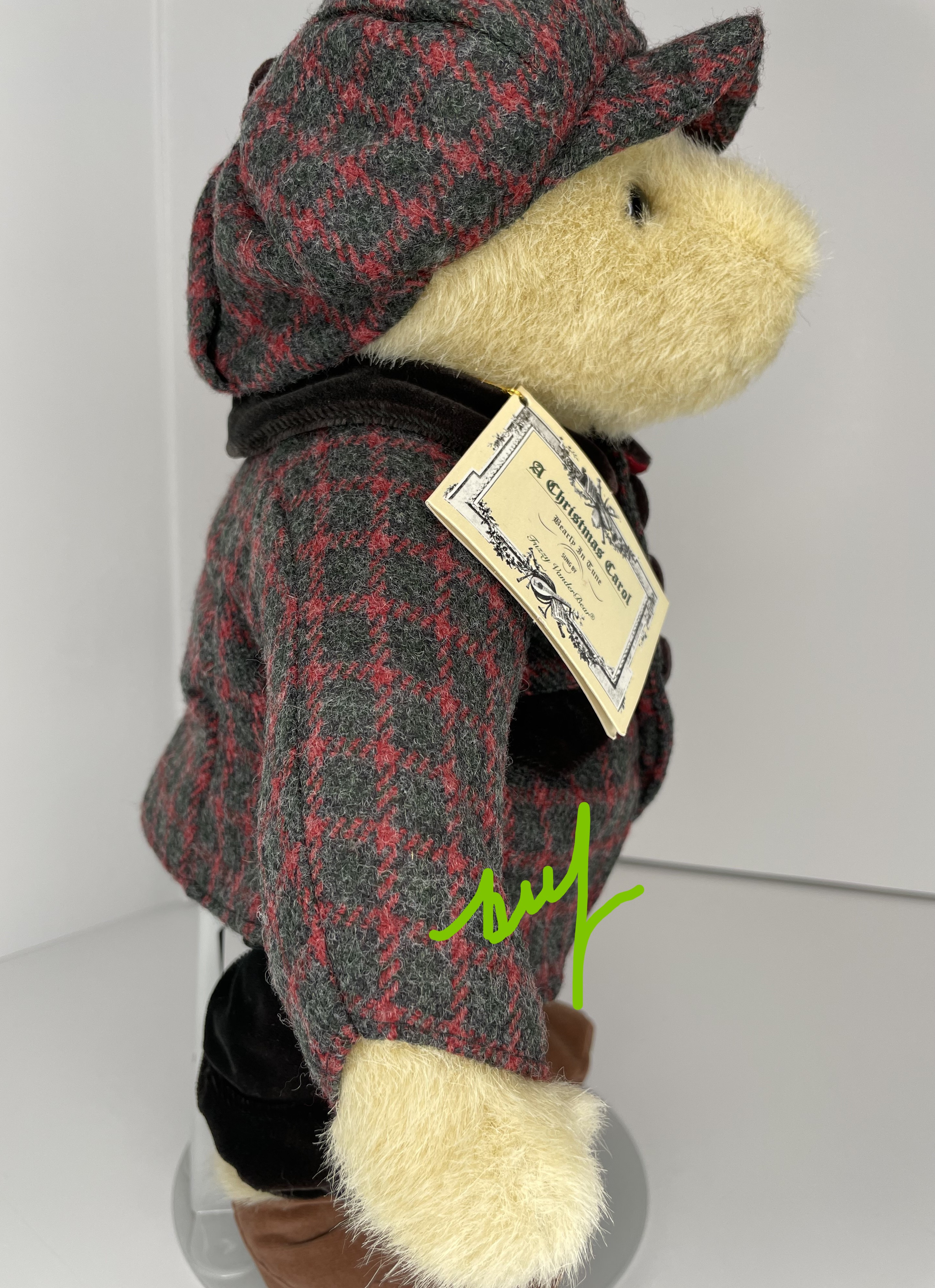 (A) Christmas Carol: Bearly In Tune - Factory-dressed FUZZY VanderBear