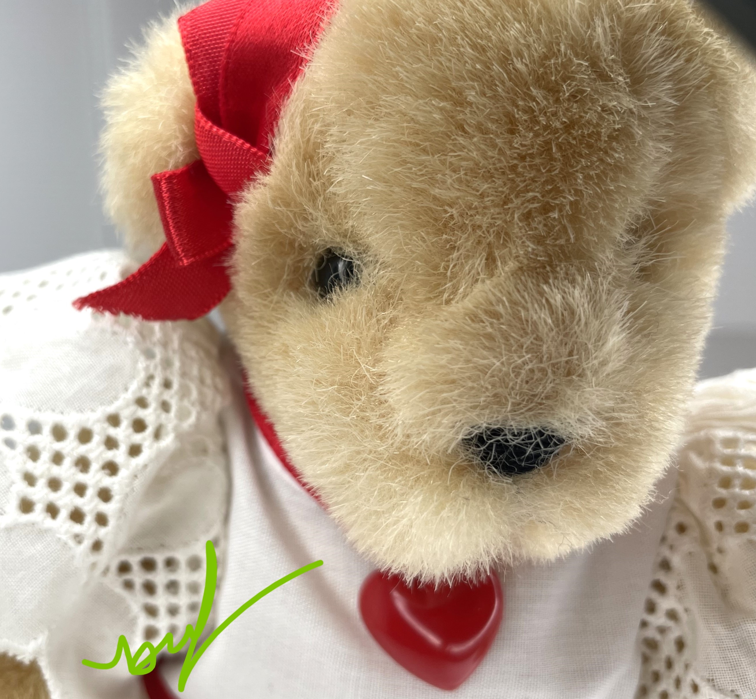 Muffy VALENTINE I - Factory-dressed MUFFY Bear