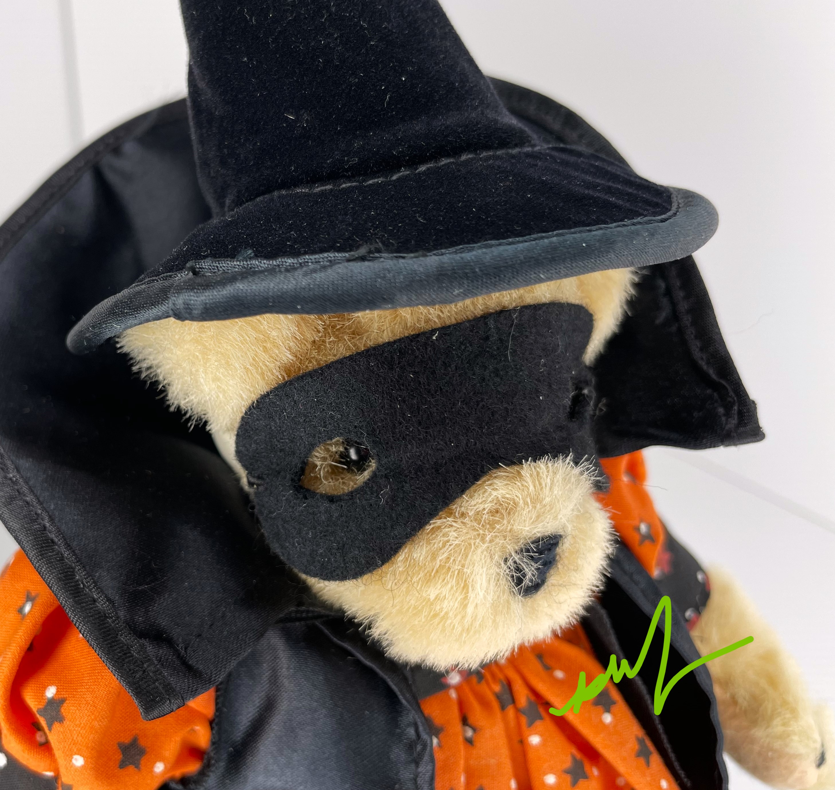 Muffy WITCH I - Factory-dressed MUFFY Bear