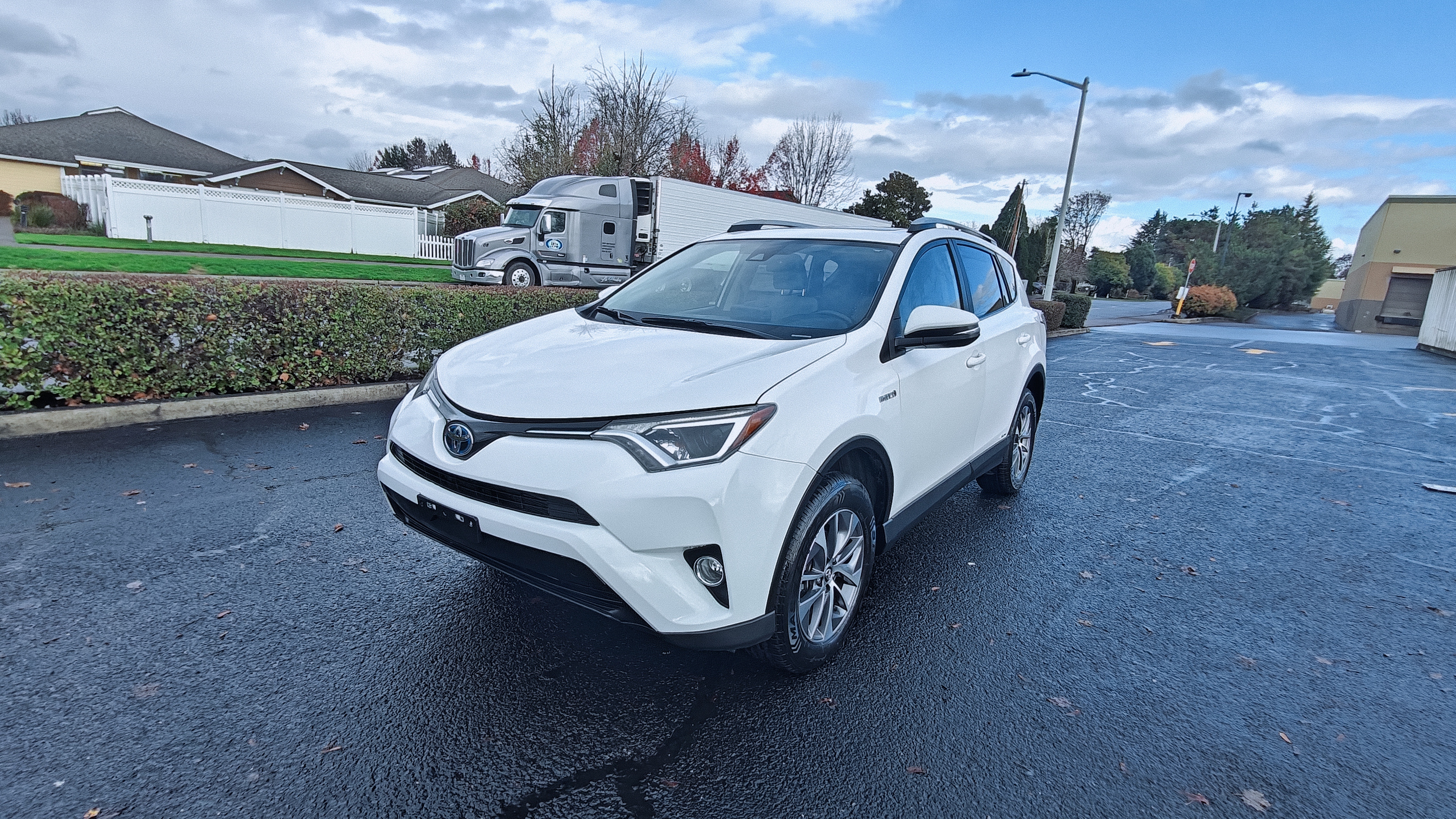 2017 Toyota RAV4 XLE AWD Hybrid 