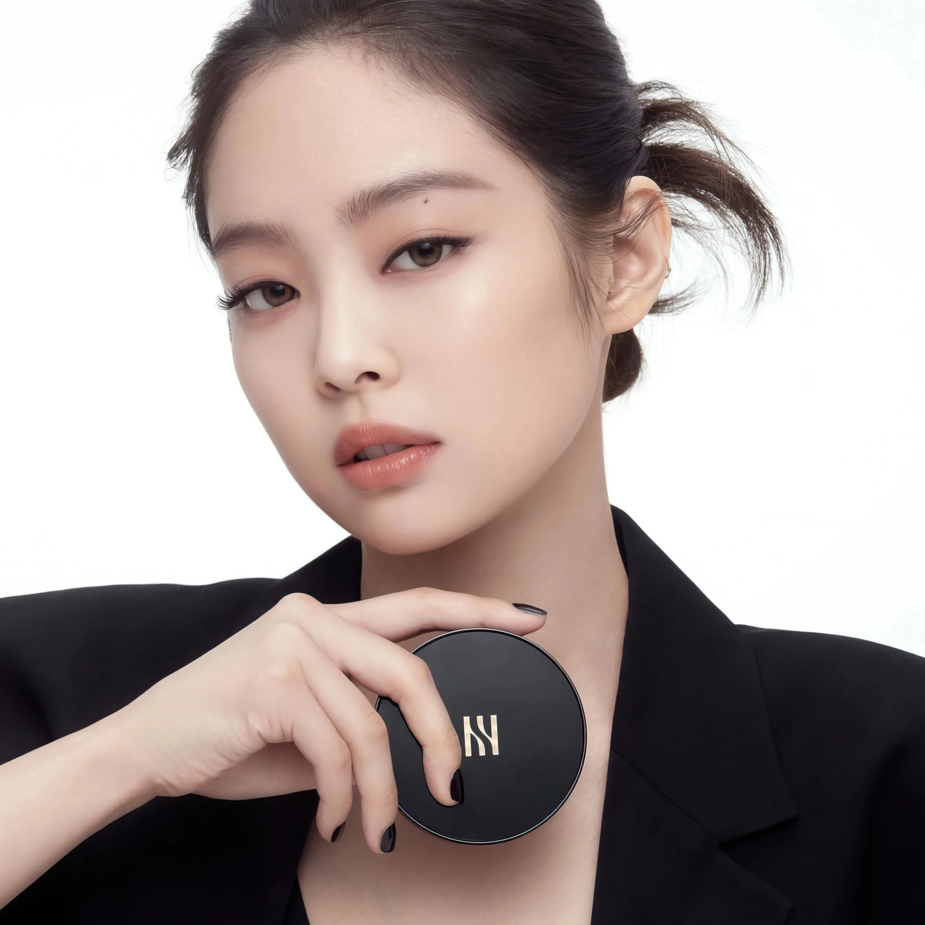 HERA BLACK CUSHION SPF 34 / PA++