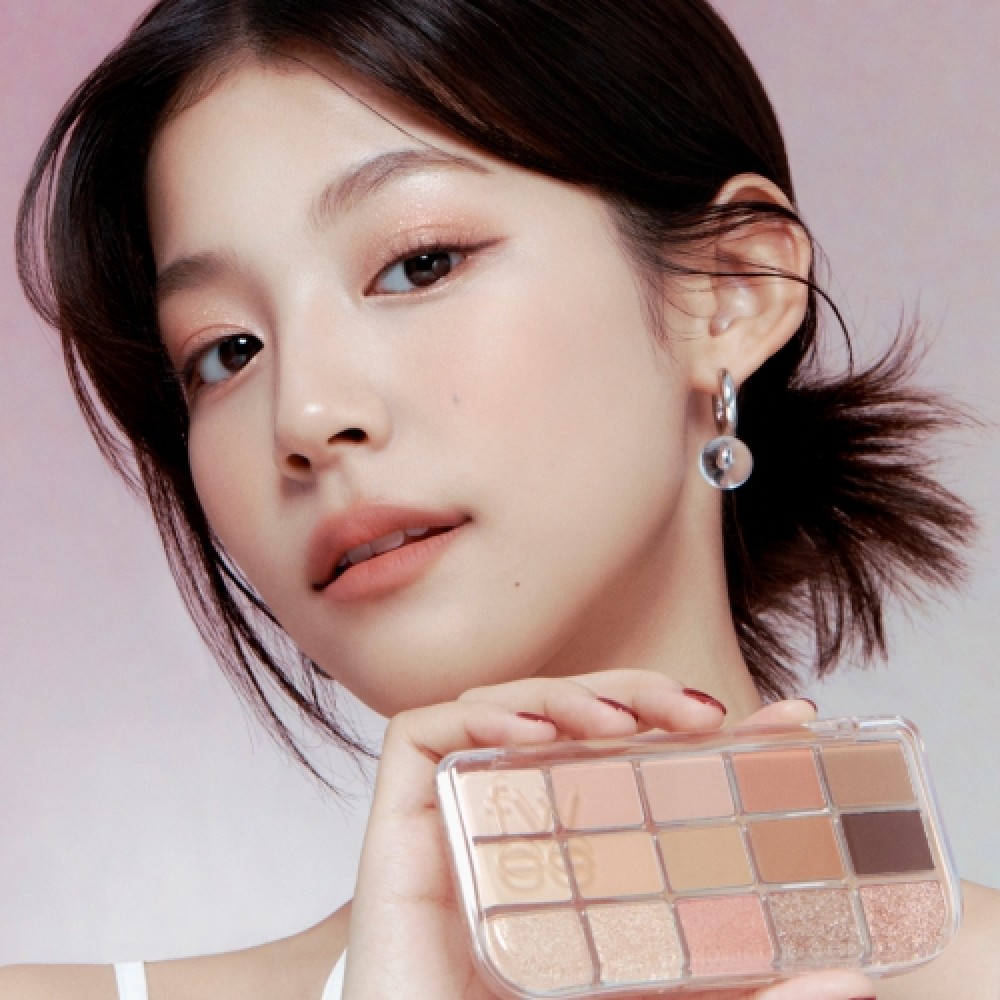 fwee-more mood eyeshadow palette