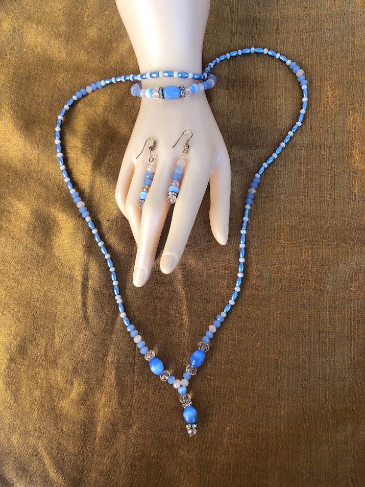 COLLIER BRACELET BOUCLE D'OREILLE BLEU CIEL ET ROSE