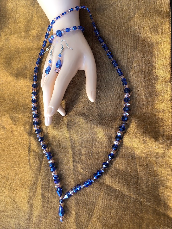 COLLIER BRACELET BOUCLE D'OREILLE BLEU SAPHIR ET ROSE