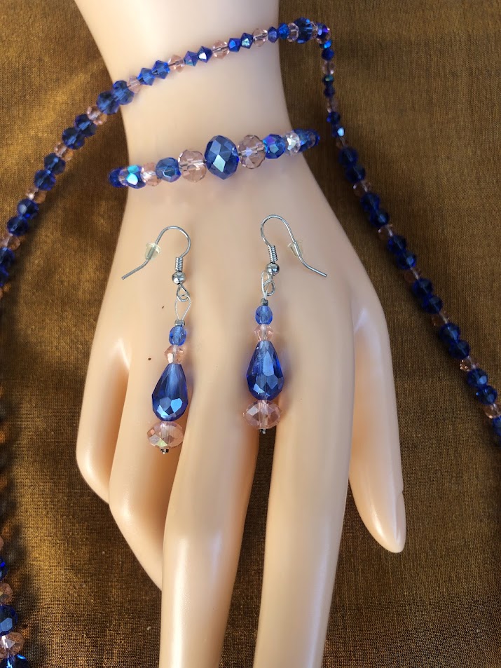 COLLIER BRACELET BOUCLE D'OREILLE BLEU SAPHIR ET ROSE