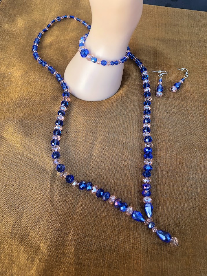 COLLIER BRACELET BOUCLE D'OREILLE BLEU SAPHIR ET ROSE