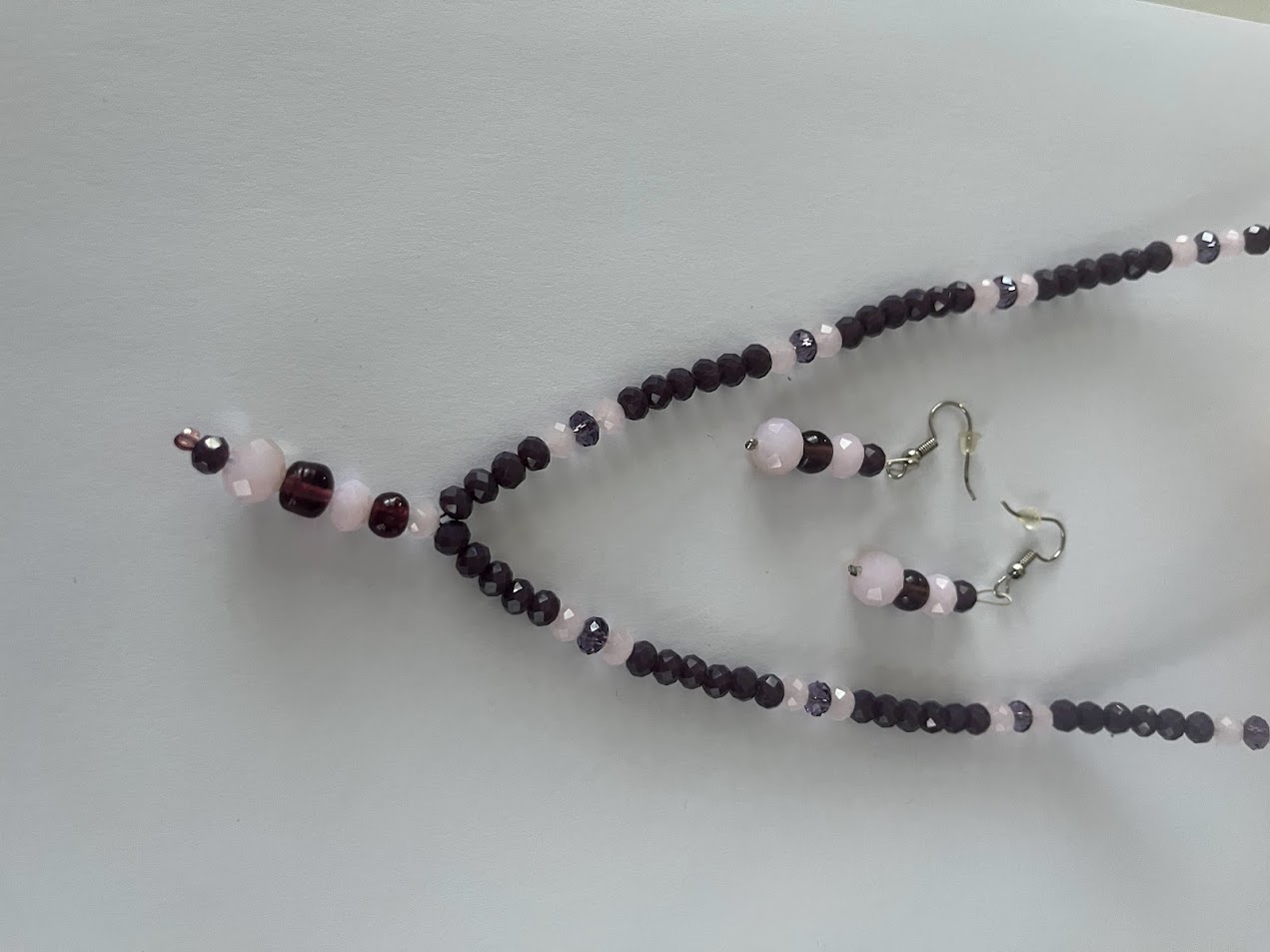 COLLIER BRACELET BOUCLE D'OREILLE VIOLET ET ROSE