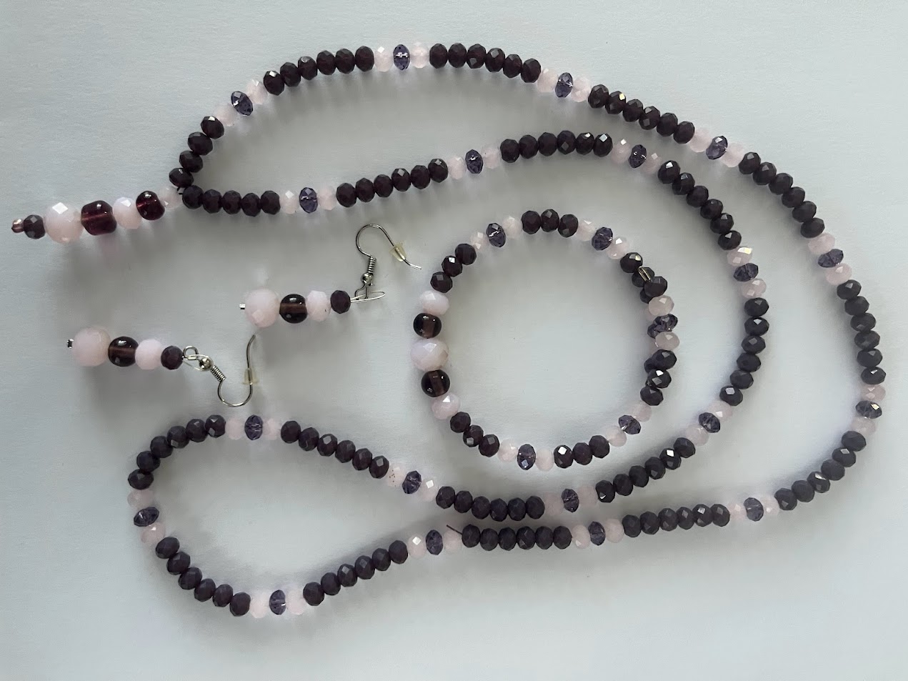 COLLIER BRACELET BOUCLE D'OREILLE VIOLET ET ROSE