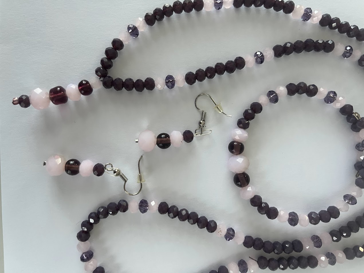 COLLIER BRACELET BOUCLE D'OREILLE VIOLET ET ROSE