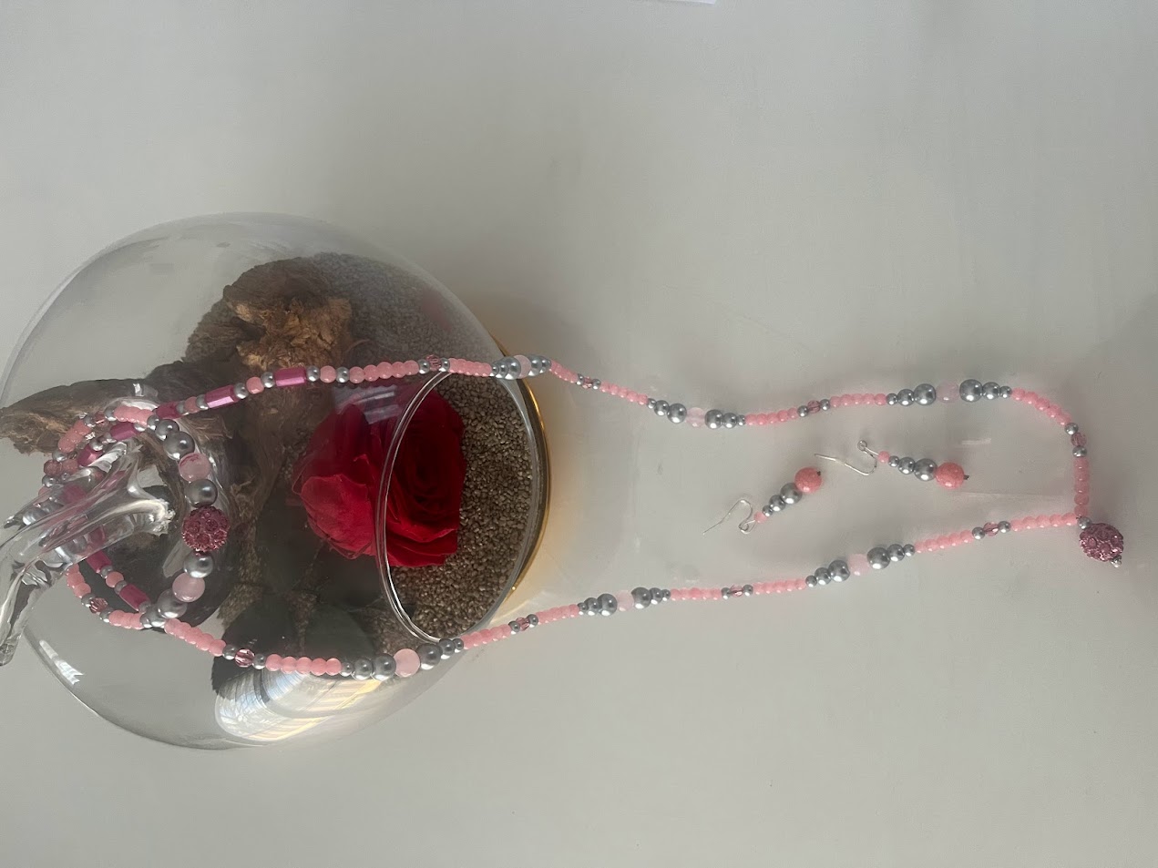 COLLIER BRACELET BOUCLE D'OREILLE ROSE ET GRIS