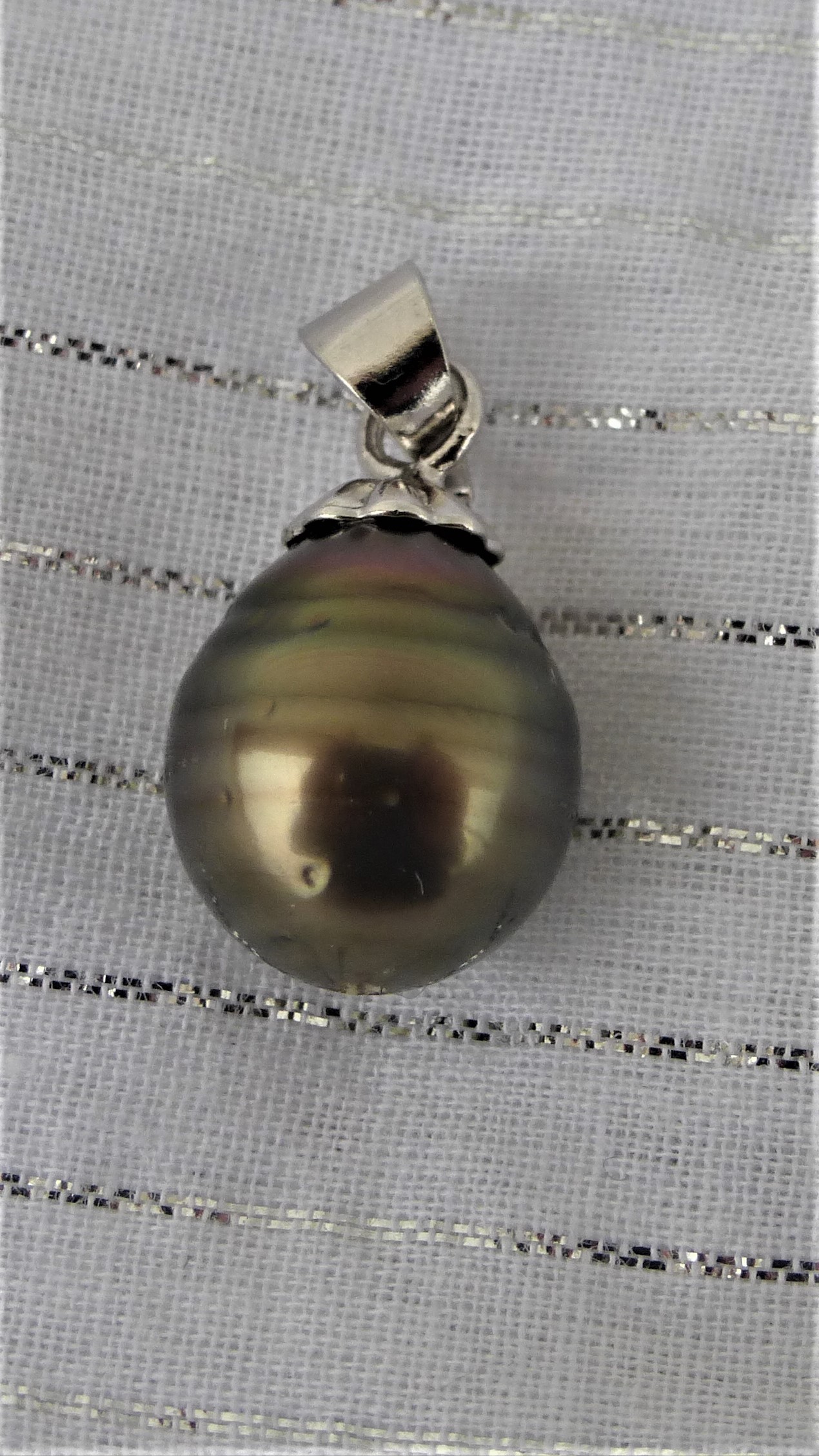 PENDENTIF PERLE DE TAHITI TONS VERTS DORÉS