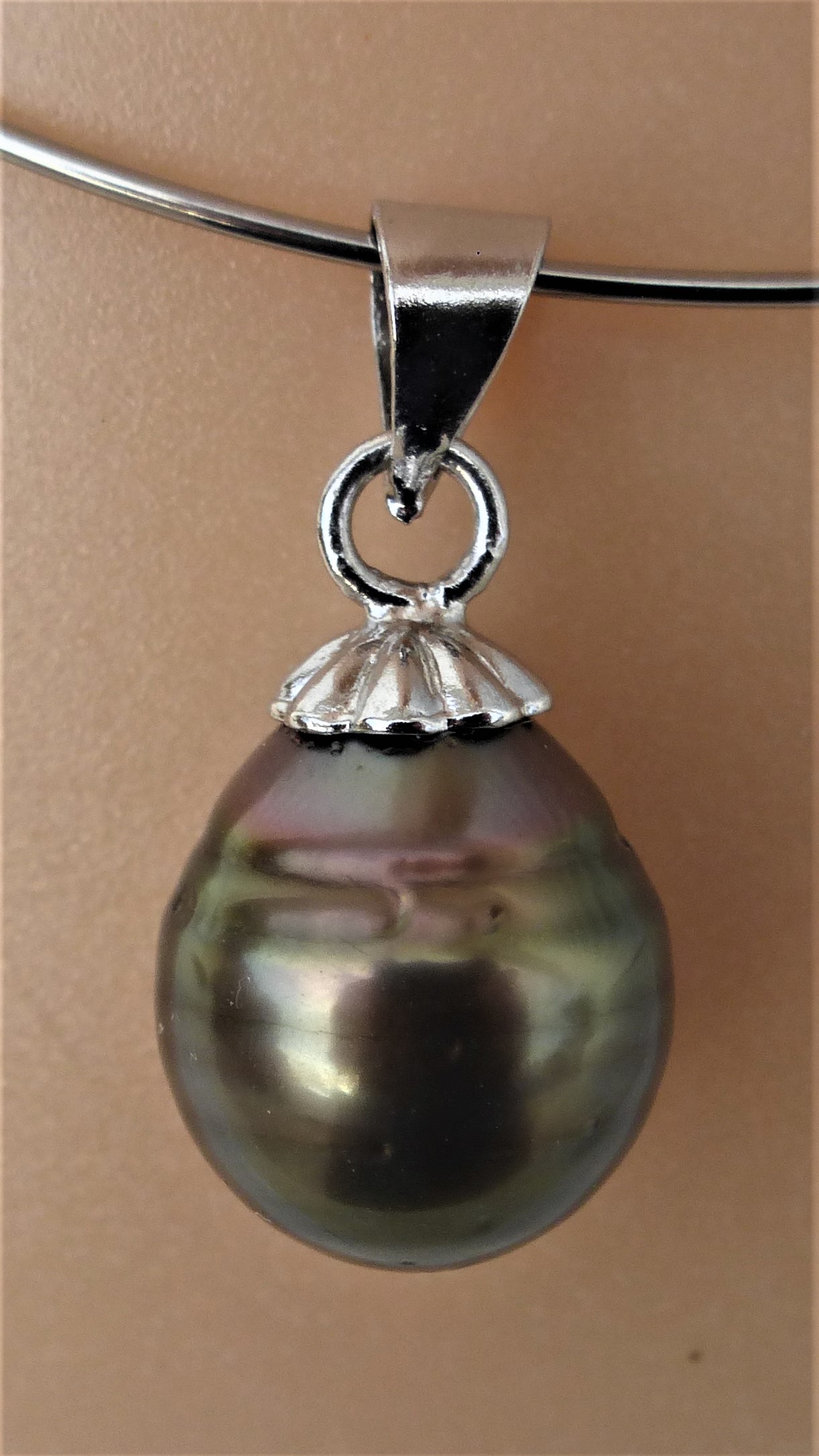 PENDENTIF PERLE DE TAHITI TONS VERTS DORÉS