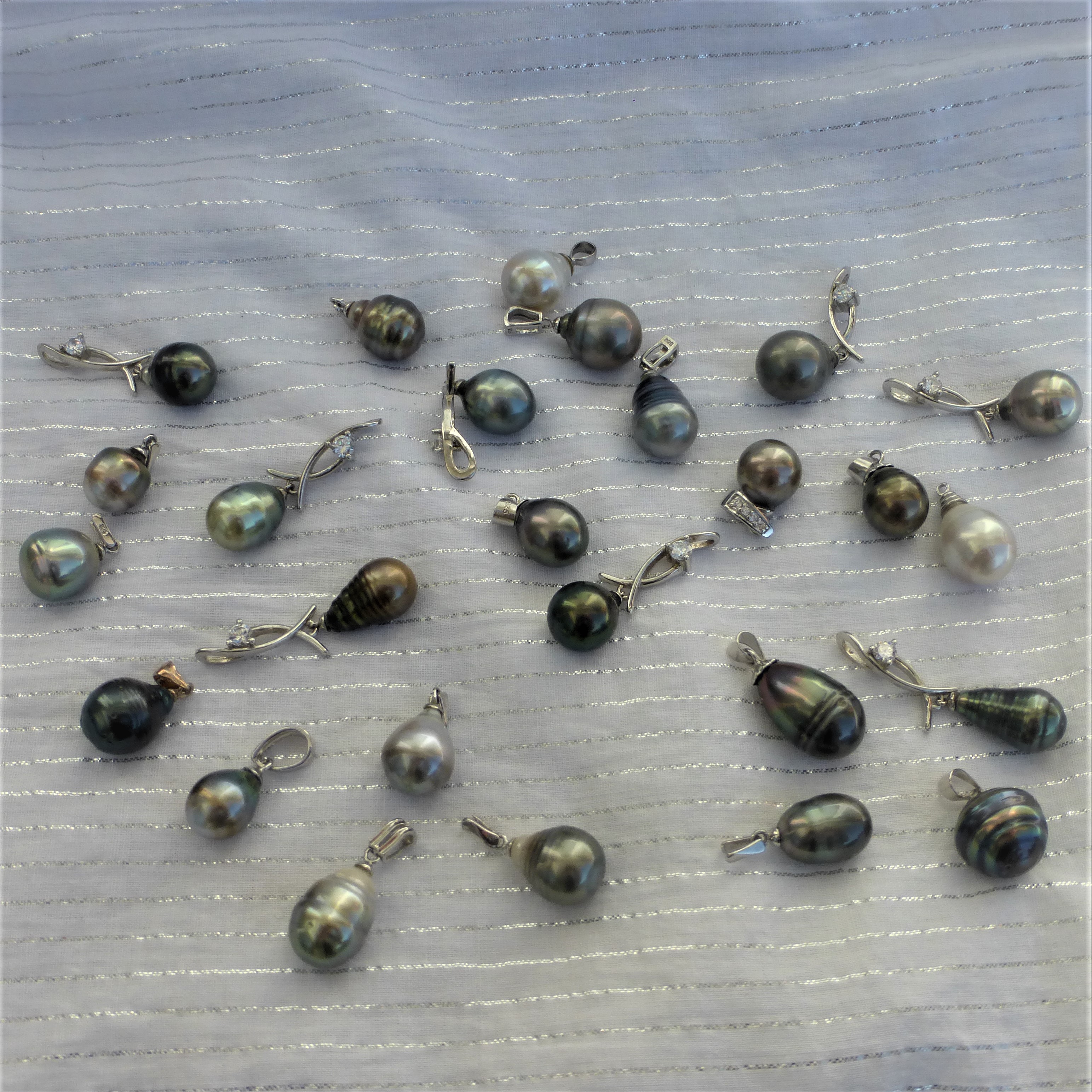 PENDENTIF PERLE DE TAHITI TONS VERT AUBERGINE FONCÉ