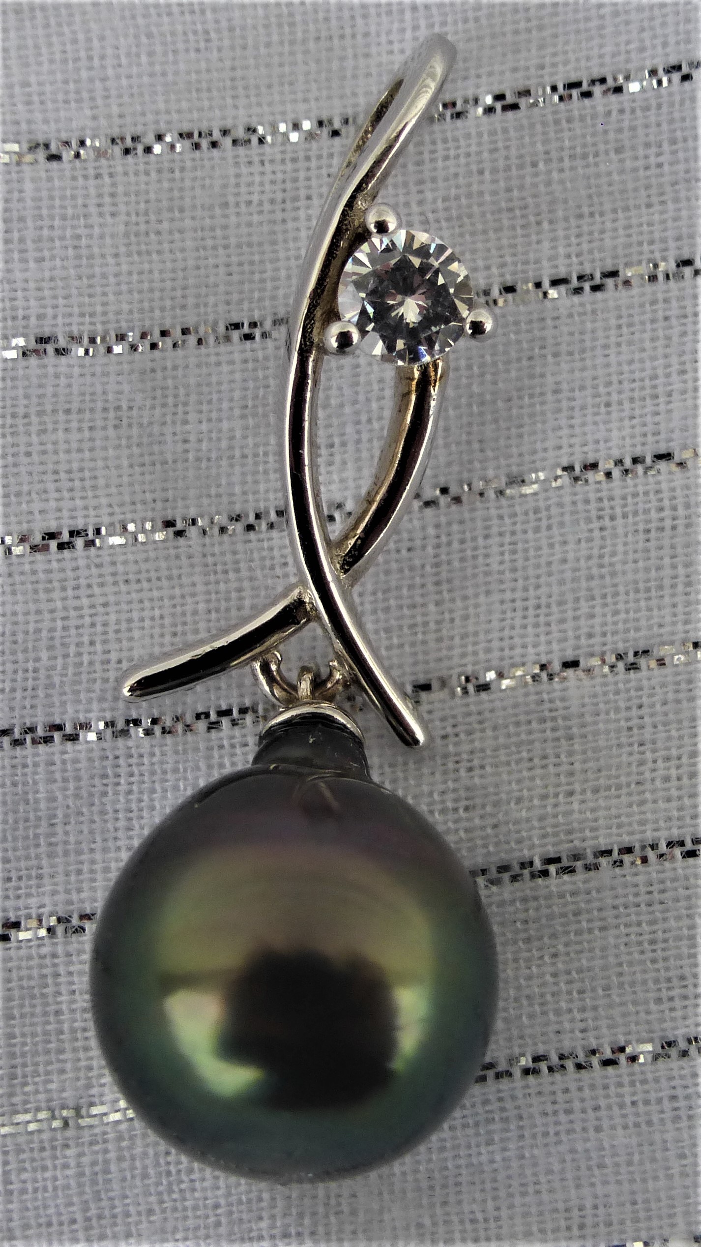 PENDENTIF PERLE DE TAHITI TONS VERT AUBERGINE FONCÉ