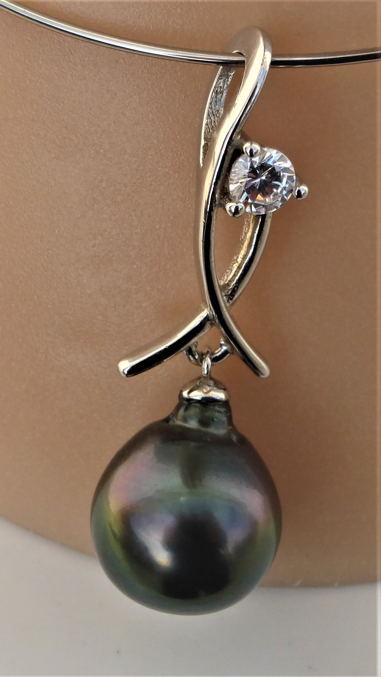 PENDENTIF PERLE DE TAHITI TONS VERT AUBERGINE FONCÉ