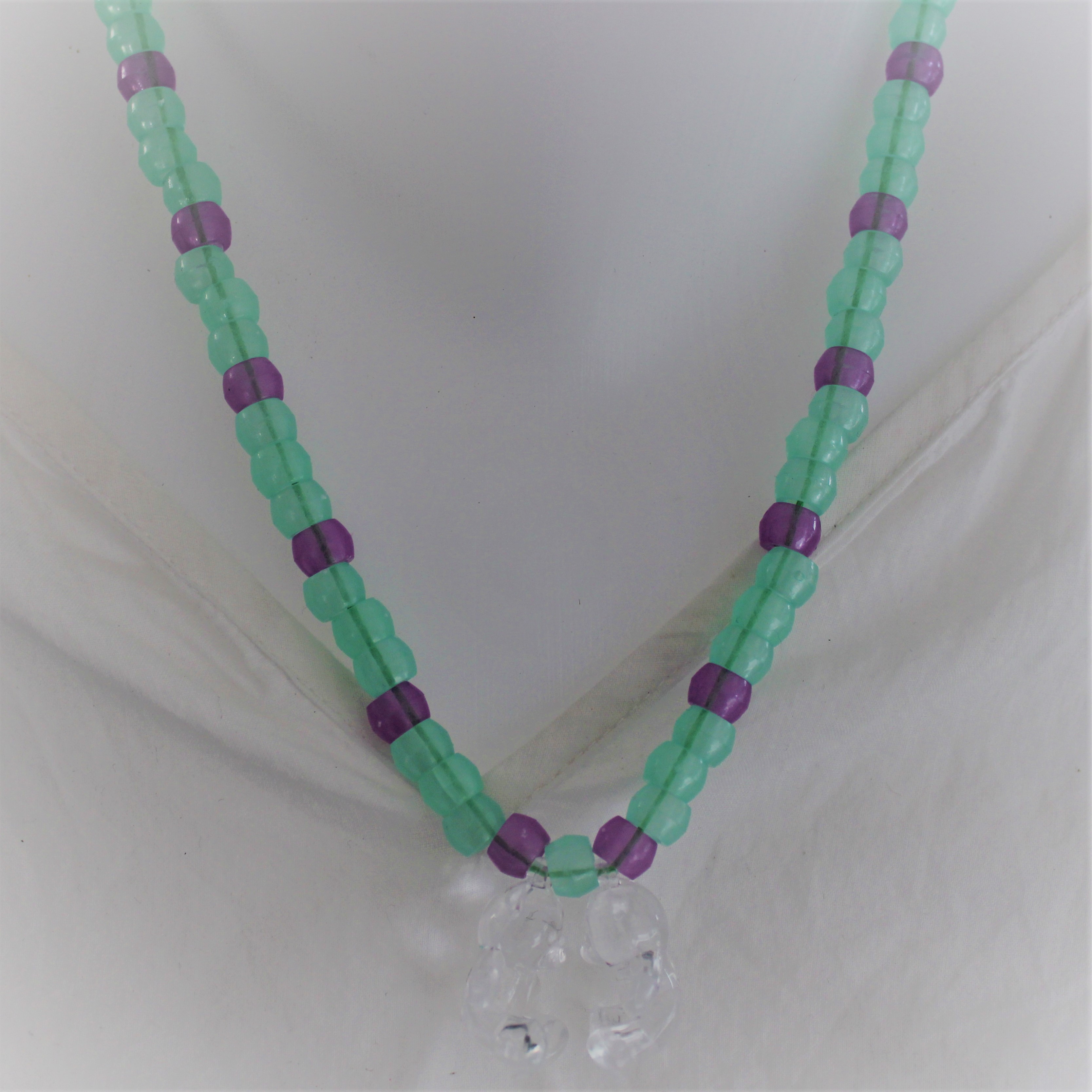 COLLIER FILLETTE PERLES FLUO 2 OURSONS