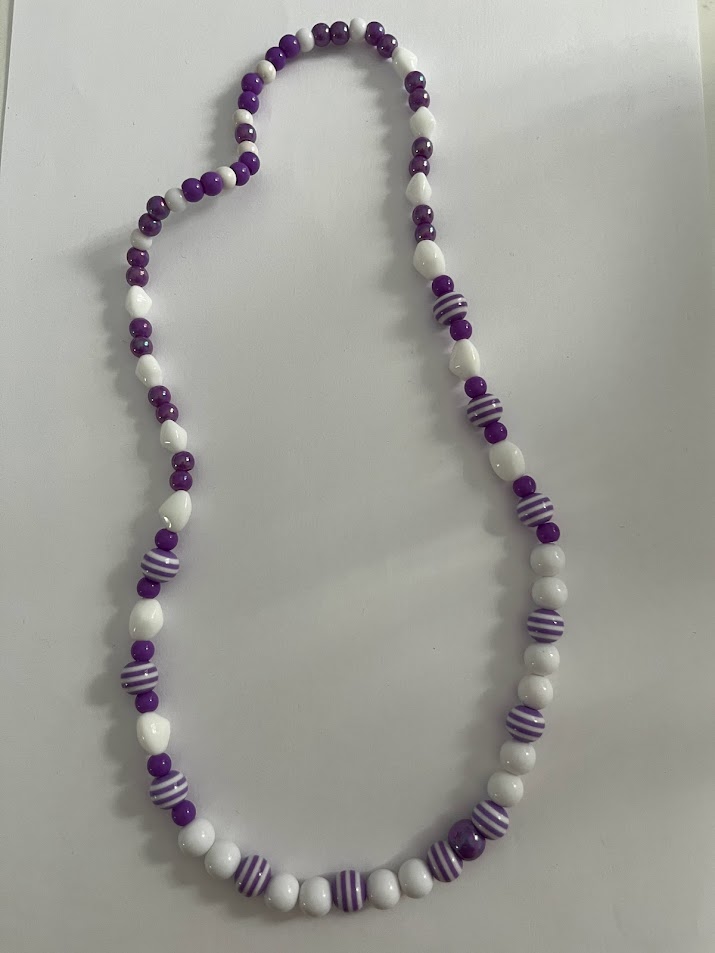 COLLIER FILLETTE VIOLET ET BLANC