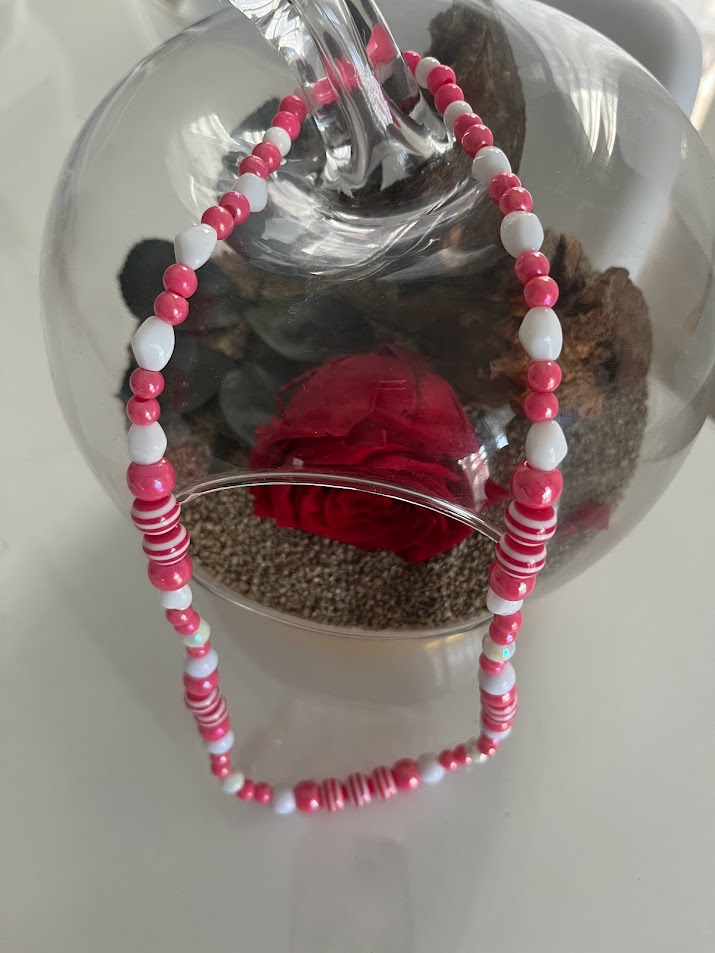 COLLIER FILLETTE ROSE FUSCHIA ET BLANC