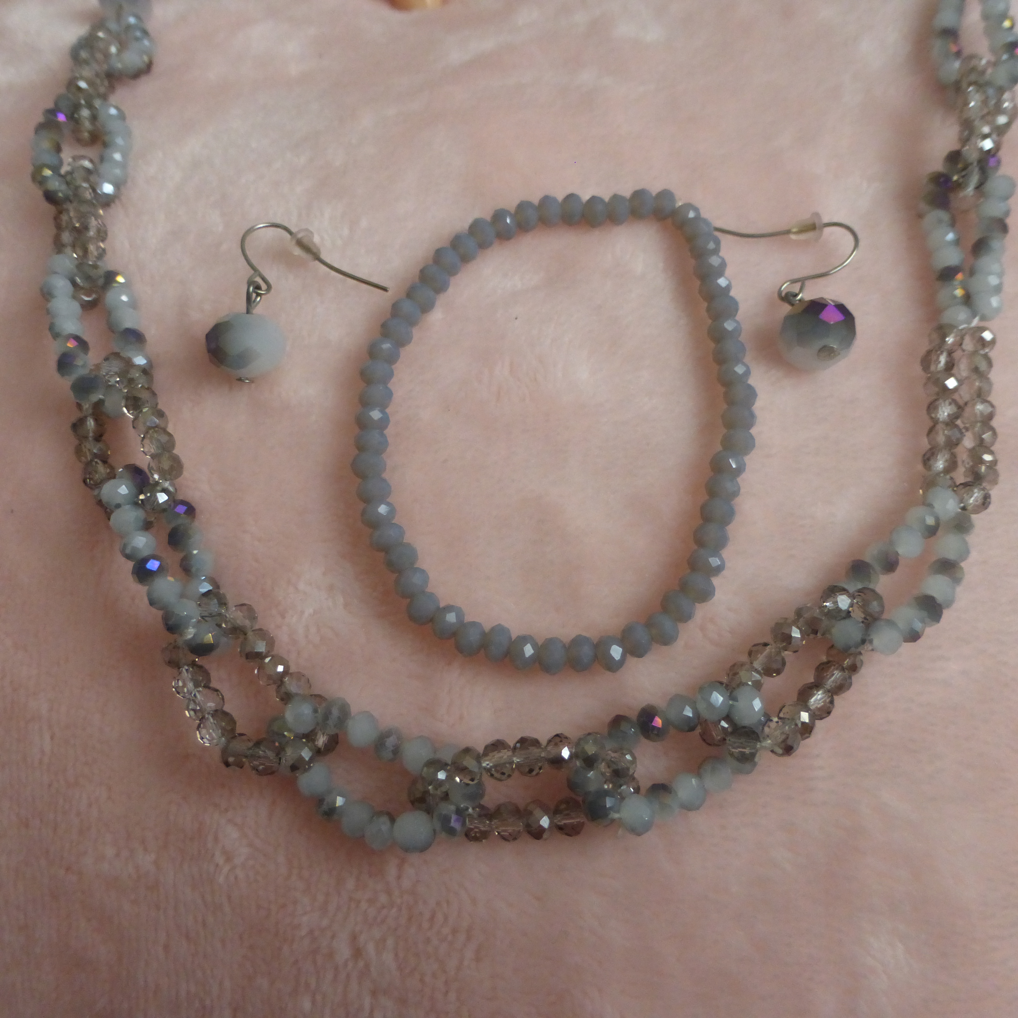 COLLIER BRACELET BOUCLE D'OREILLE GRIS