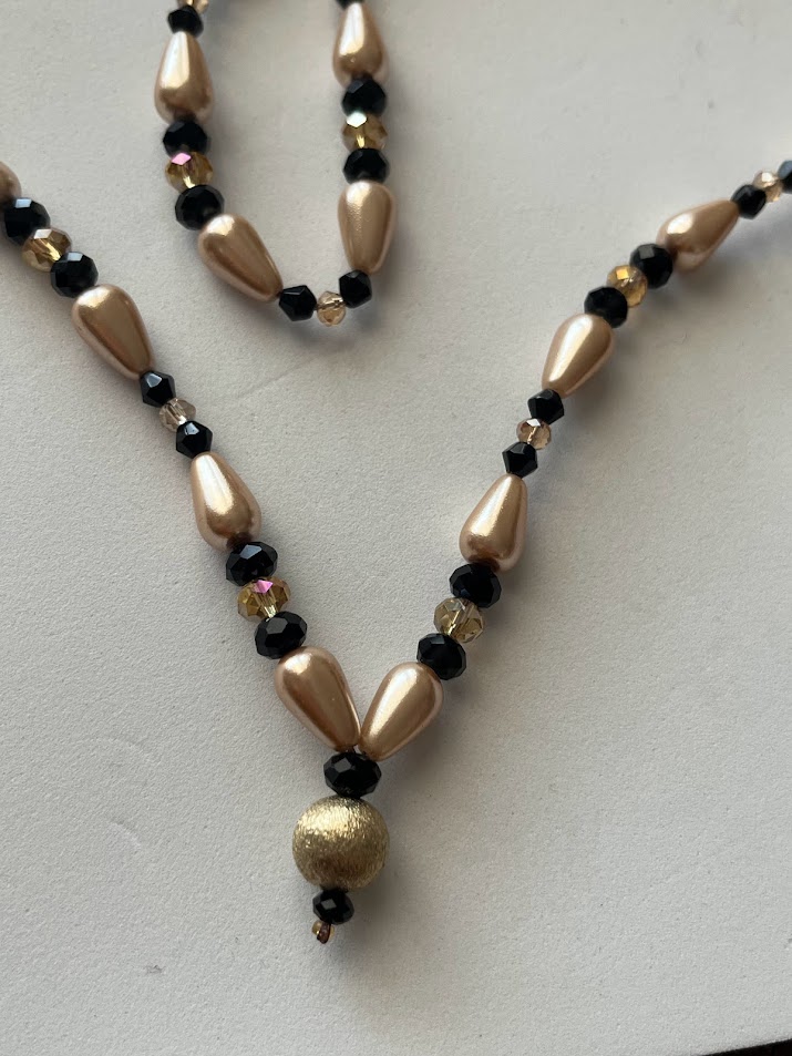 COLLIER FEMME TONS DORÉ ET NOIR