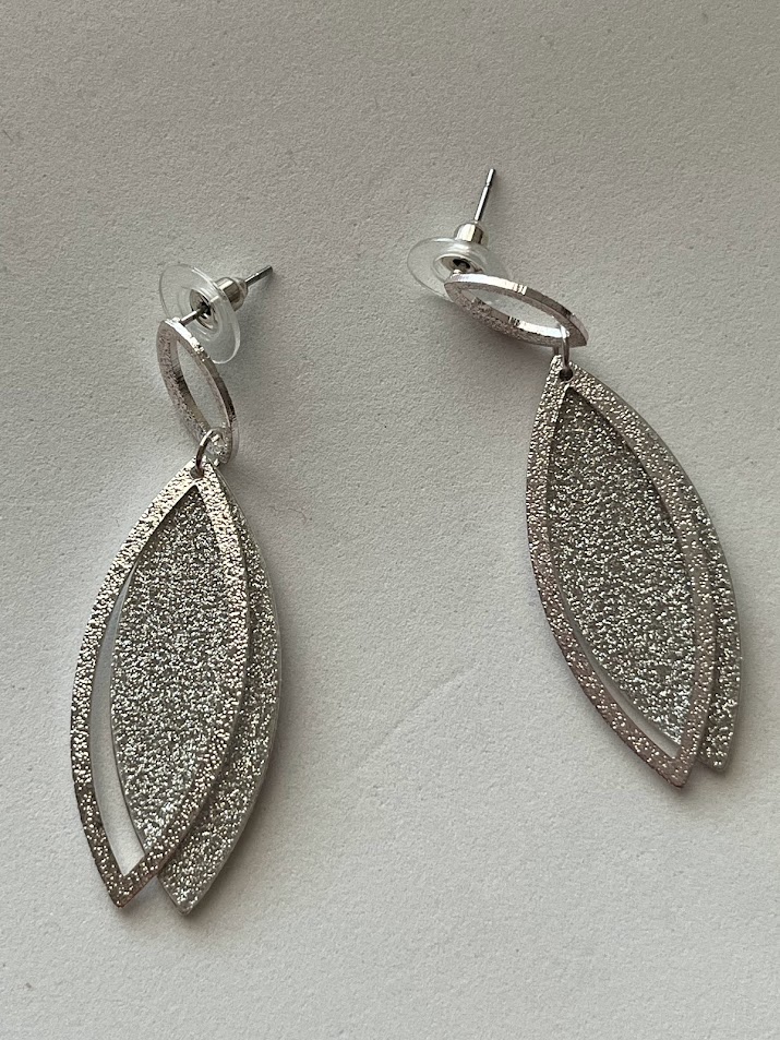 BOUCLE D'OREILLE FEUILLE EFFET DIAMANTÉ ARGENTÉ