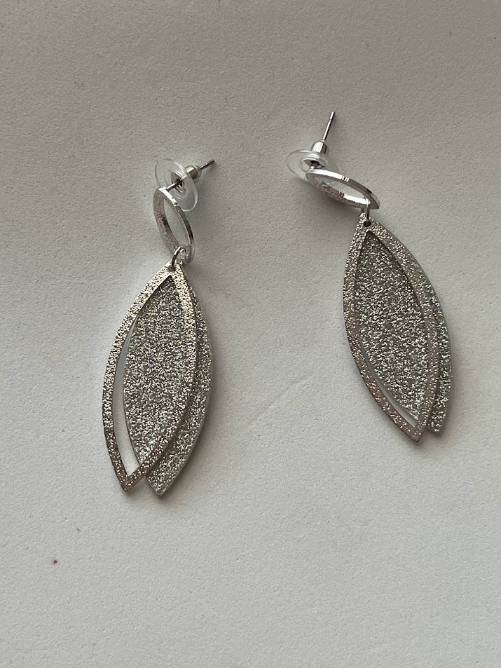 BOUCLE D'OREILLE FEUILLE EFFET DIAMANTÉ ARGENTÉ