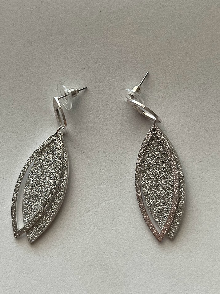 BOUCLE D'OREILLE FEUILLE EFFET DIAMANTÉ ARGENTÉ