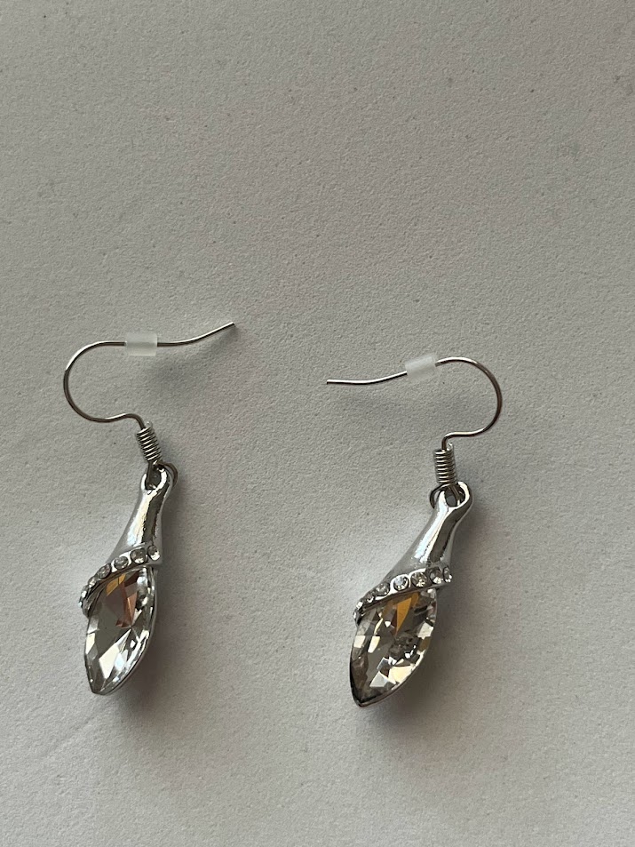 BOUCLE D'OREILLE GOUTTE PIERRE TRANSPARENTE