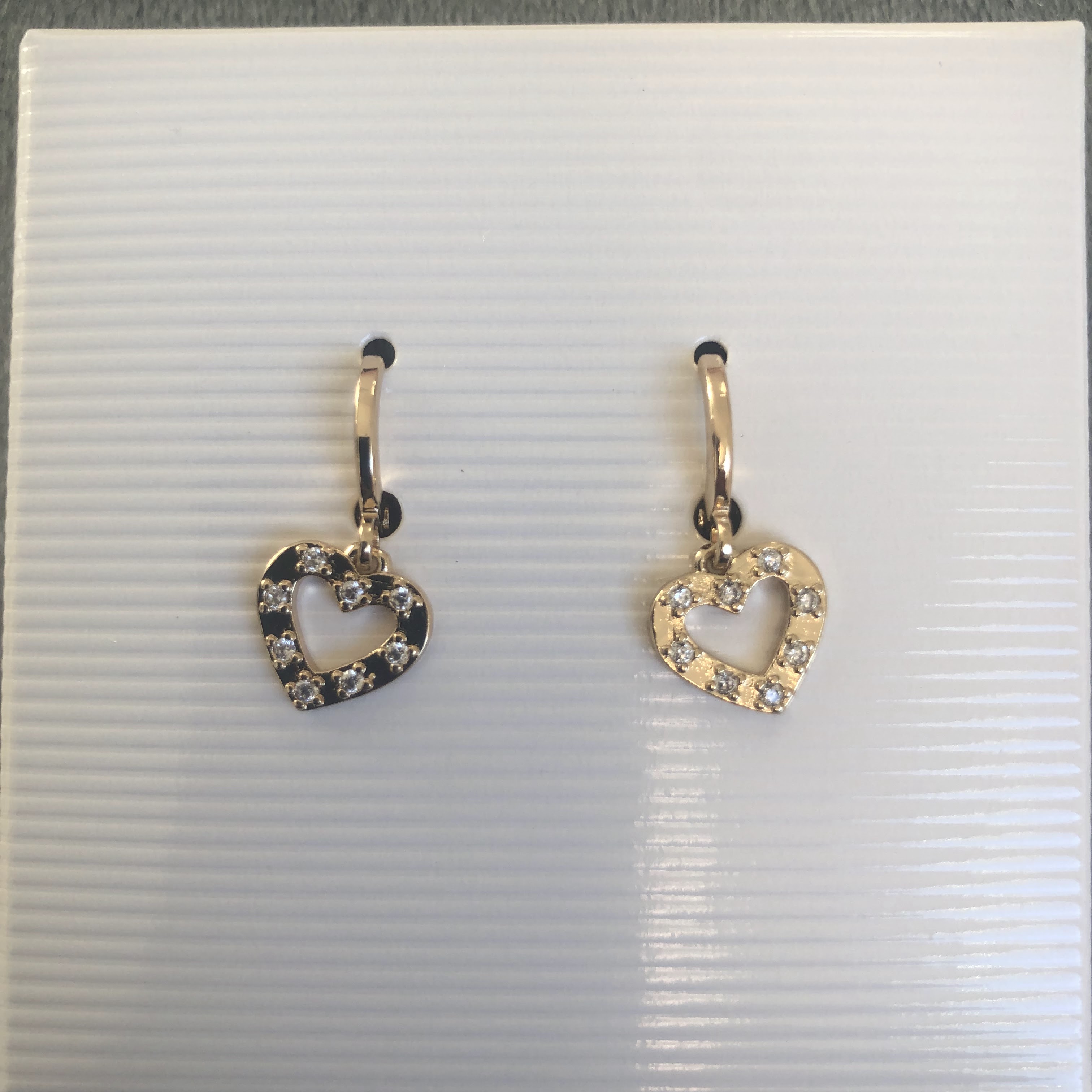 BOUCLE D'OREILLE COEUR PLAQUÉES OR