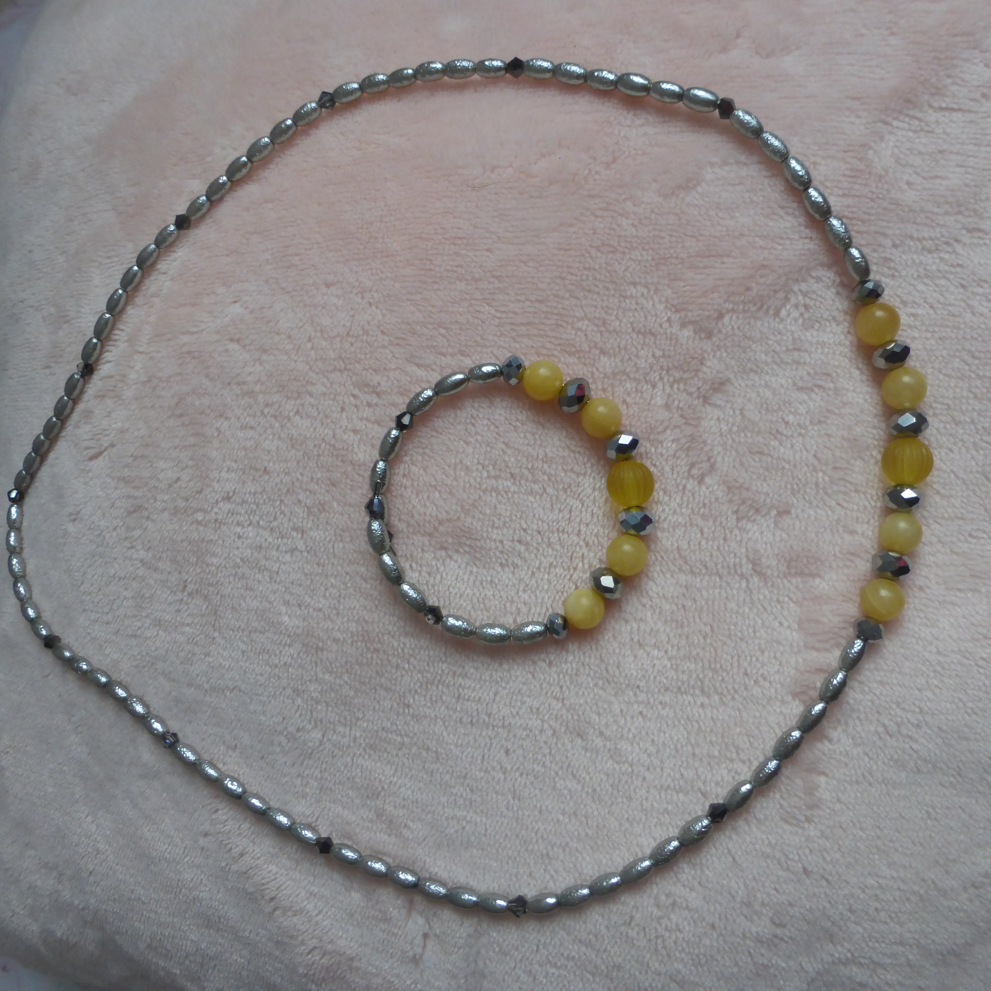 COLLIER BRACELET FEMME TONS GRIS ET JAUNE