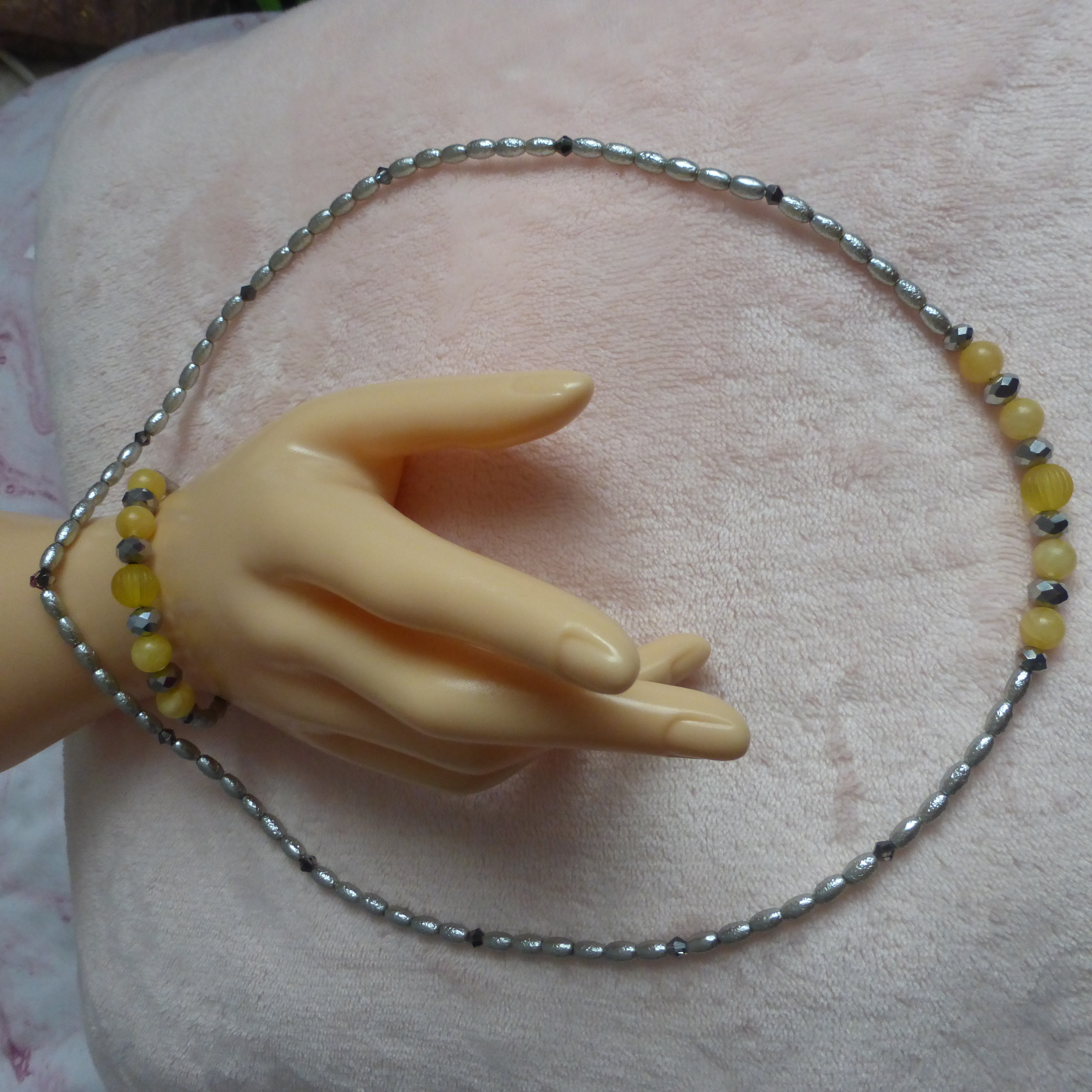 COLLIER BRACELET FEMME TONS GRIS ET JAUNE