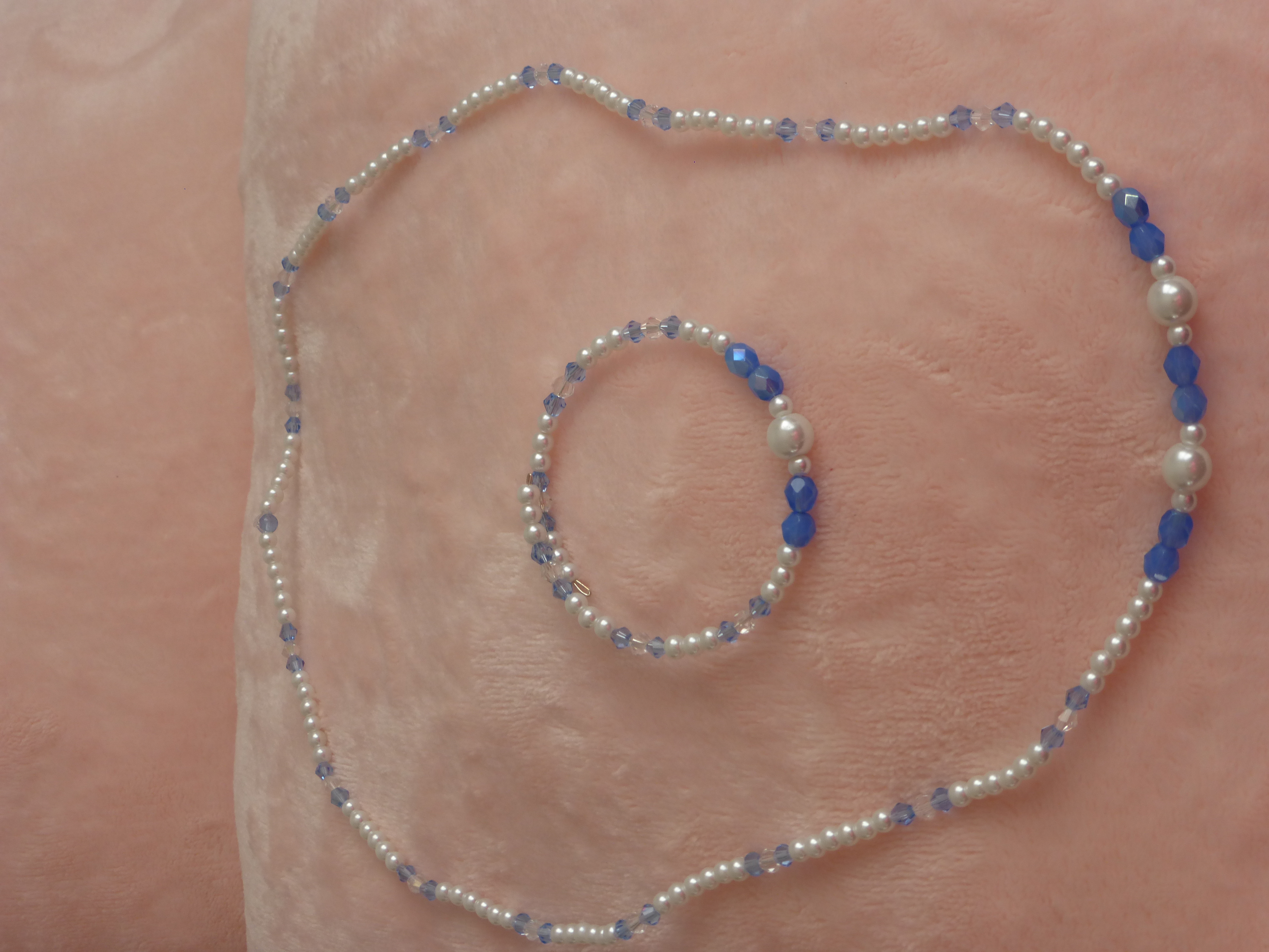 COLLIER BRACELET FEMME TONS BLANC ET BLEU CIEL