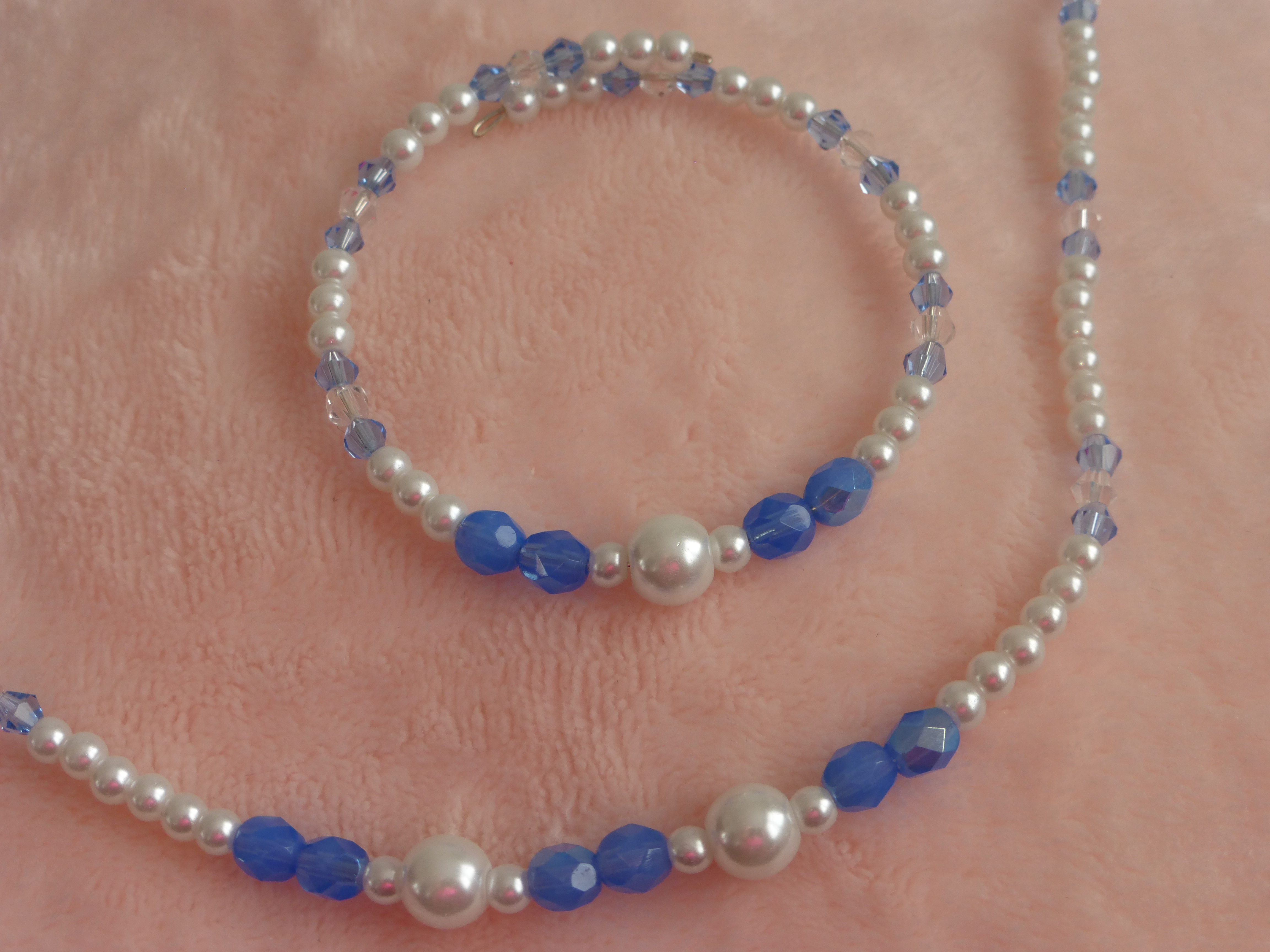 COLLIER BRACELET FEMME TONS BLANC ET BLEU CIEL