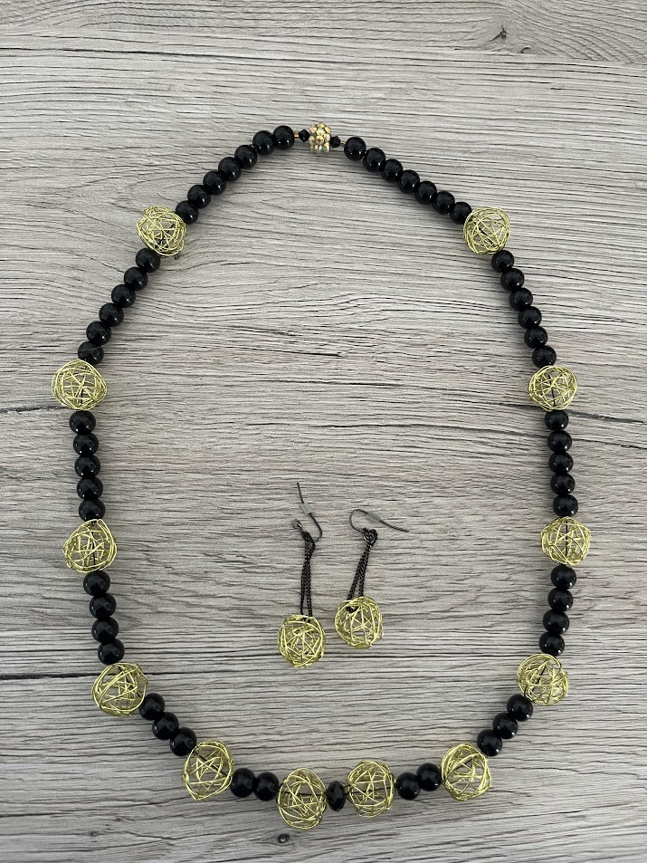 COLLIER BRACELET FEMME TONS NOIR ET DORÉ