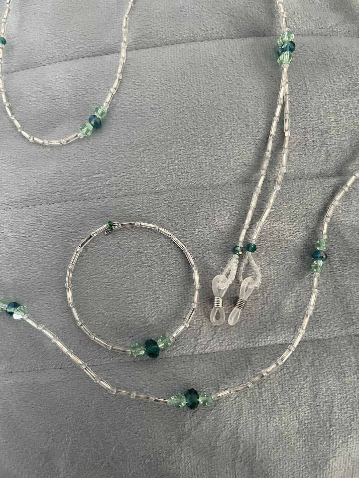 CORDON A LUNETTES COLLIER BRACELET TRANSPARENT ET VERT