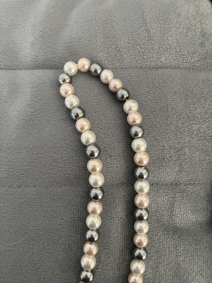 COLLIER FEMME TRES LONG TONS BEIGES ET VERT