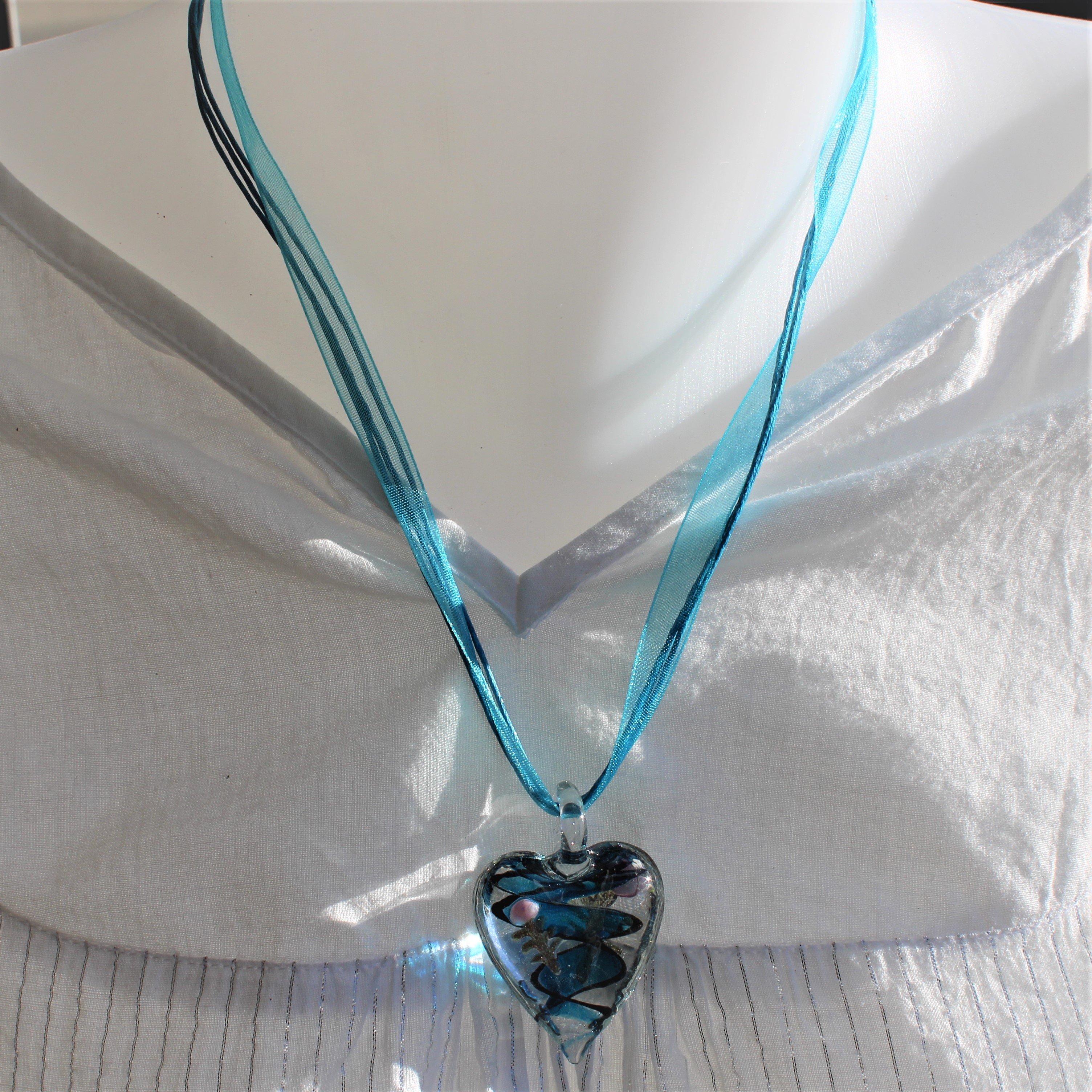 PENDENTIF VERRE COEUR  BLEU TURQUOISE