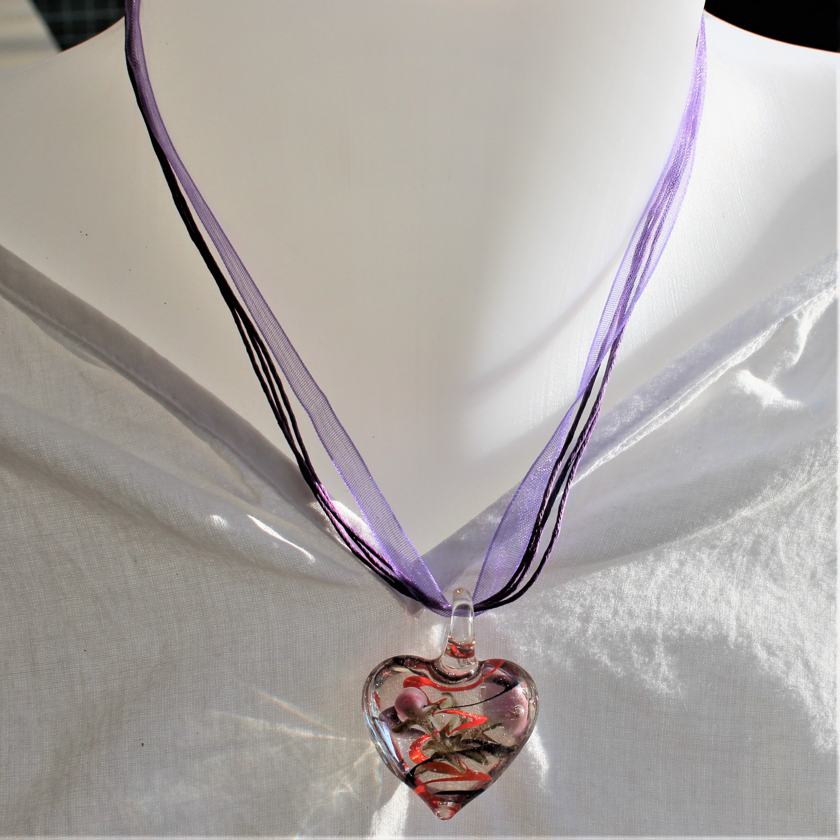 PENDENTIF VERRE COEUR ORANGE ET VIOLET