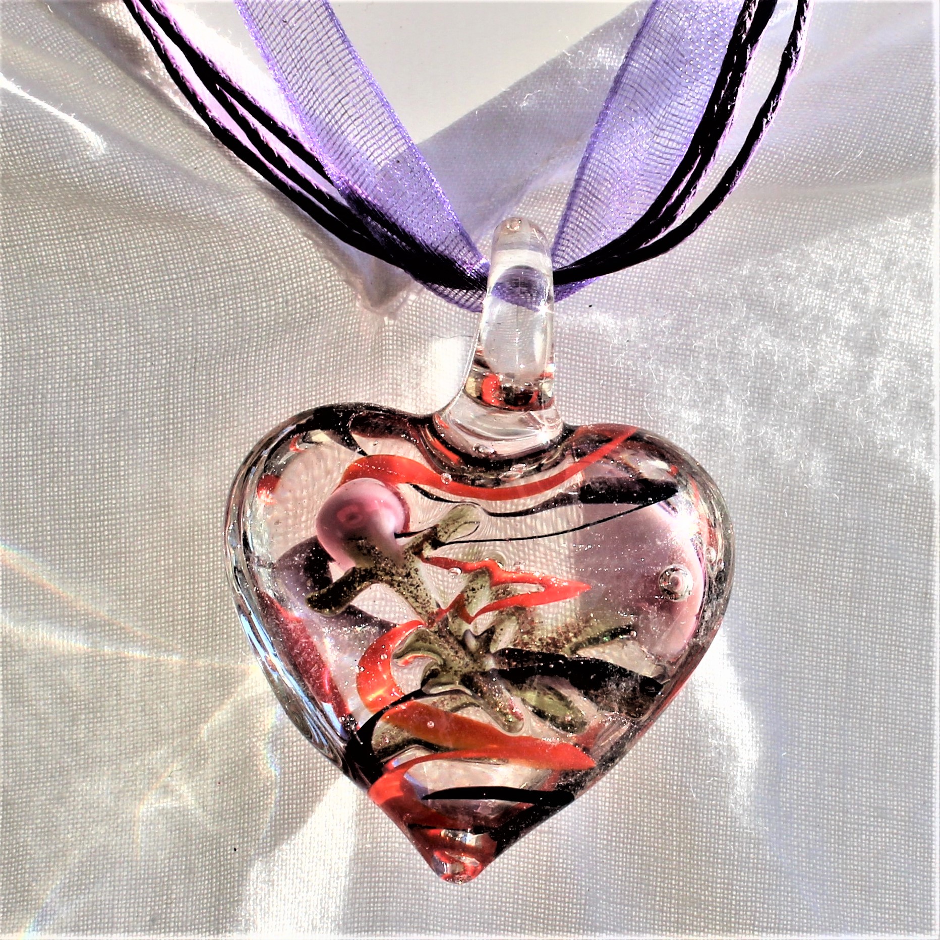 PENDENTIF VERRE COEUR ORANGE ET VIOLET