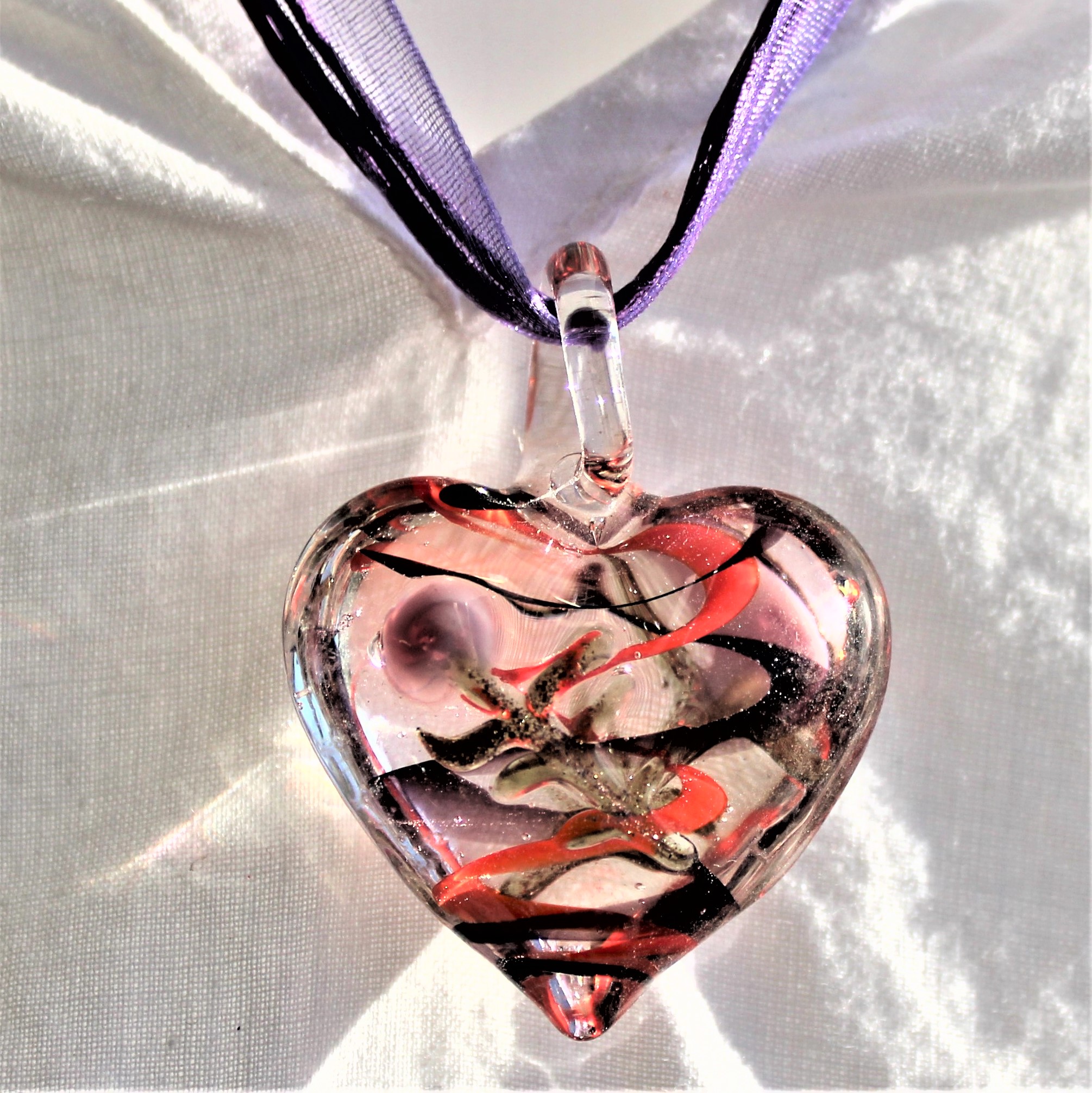 PENDENTIF VERRE COEUR ORANGE ET VIOLET