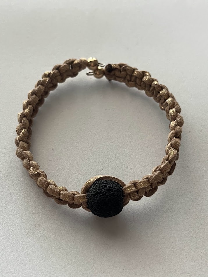 BRACELET DORÉ PERLE VOLCANIQUE