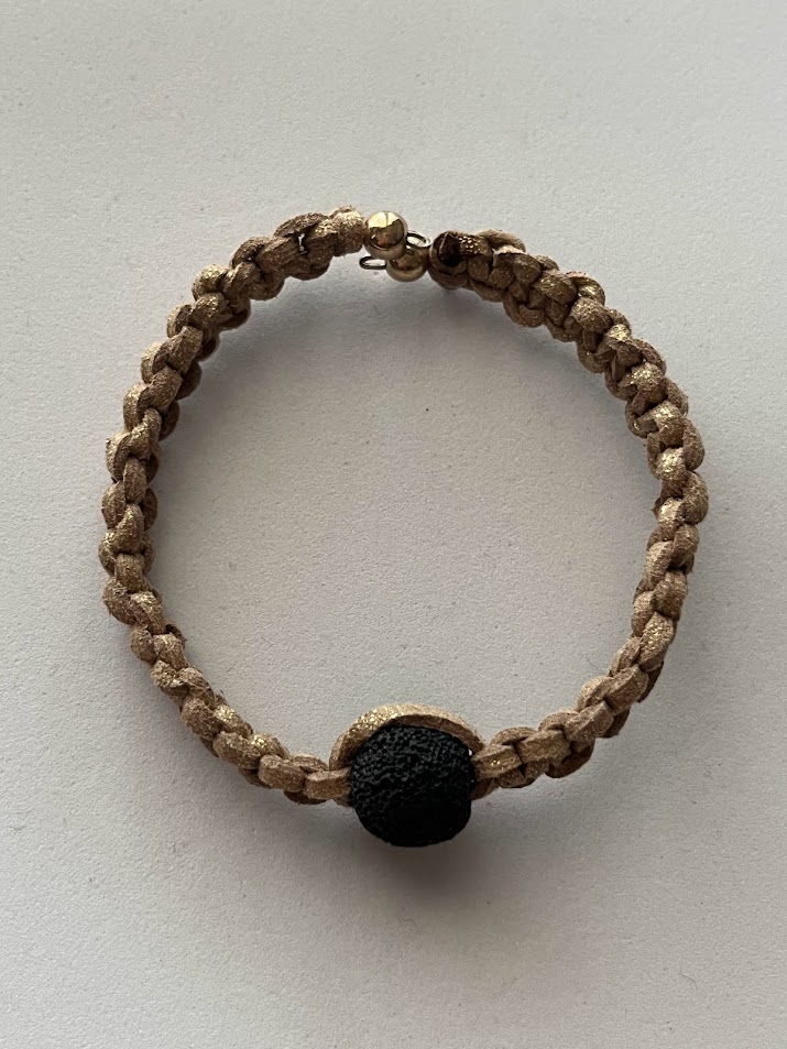 BRACELET DORÉ PERLE VOLCANIQUE