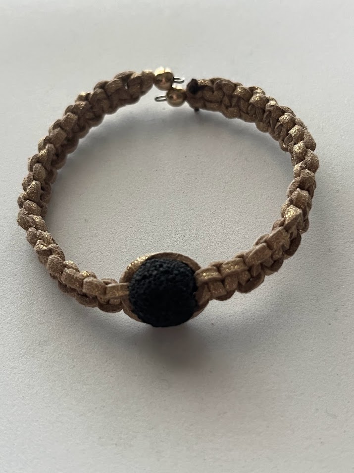 BRACELET DORÉ PERLE VOLCANIQUE