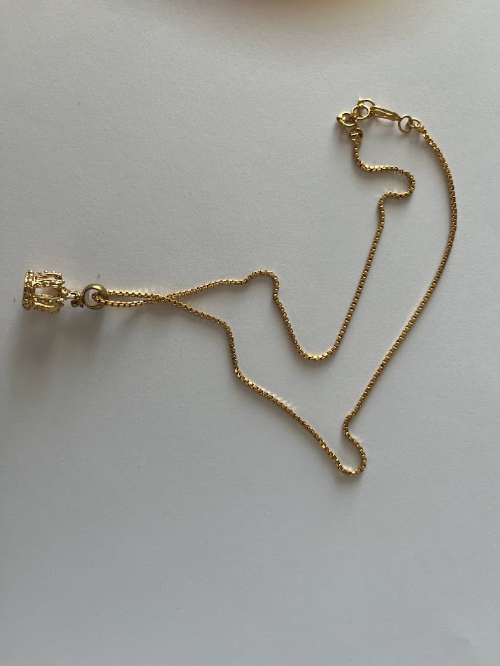 PENDENTIF DORÉ COURONNE SUR CHAINE DORÉE